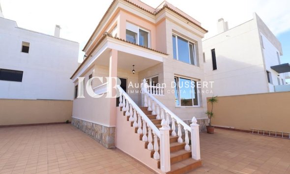 Casa independiente - Reventa - Orihuela Costa -
                Villamartín-Las Filipinas