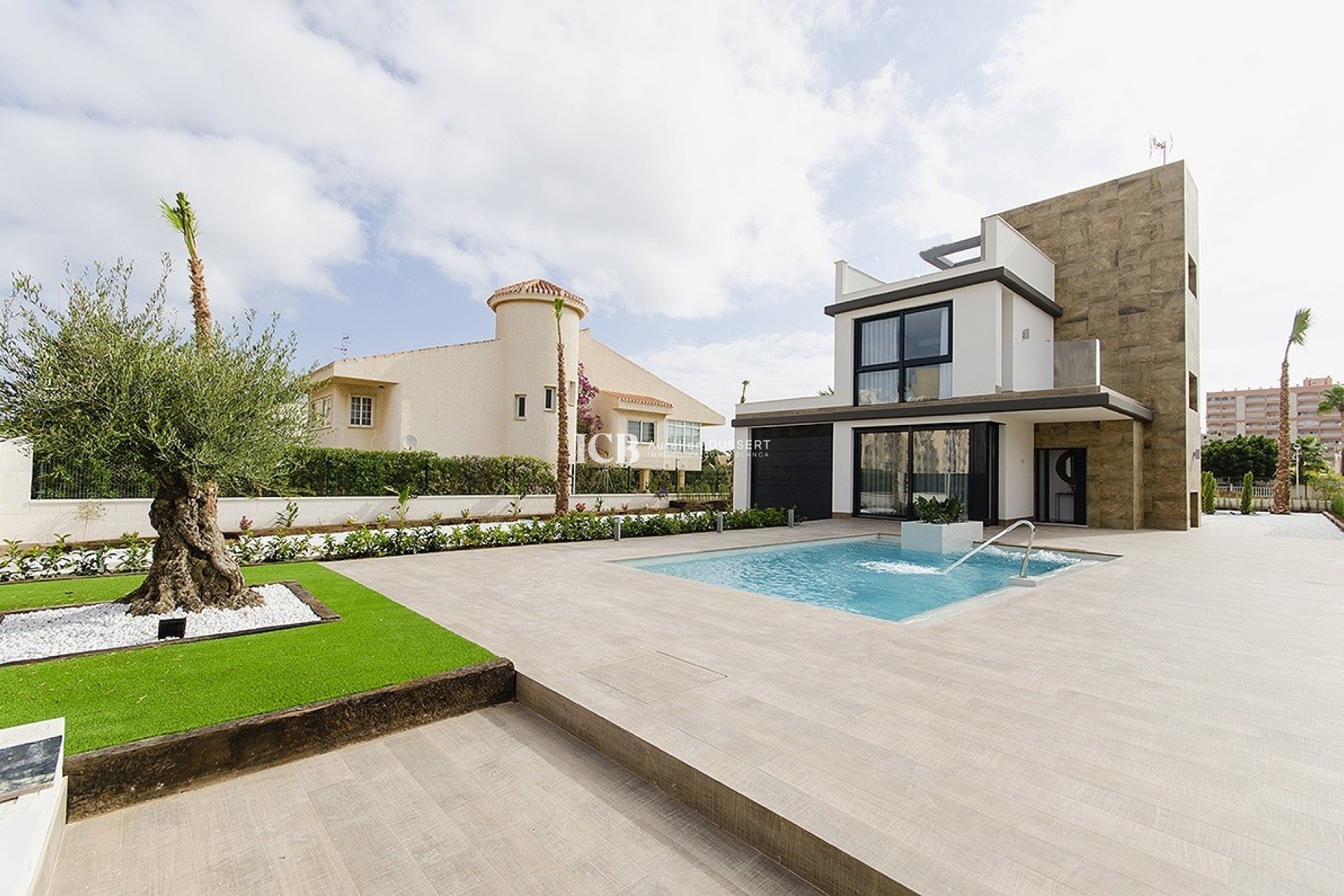 Obra nueva - Villa -
Orihuela Costa - Campoamor