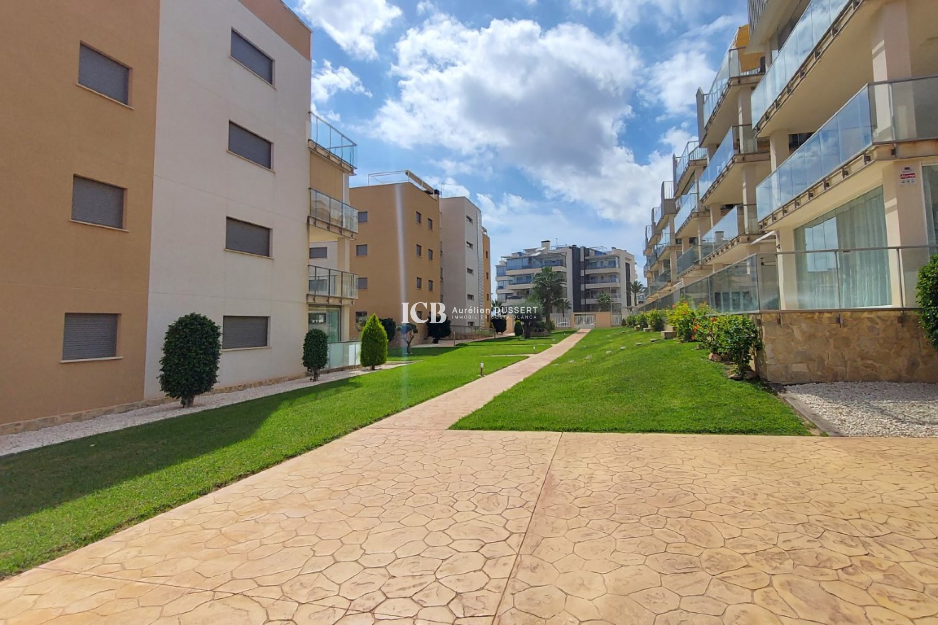 Resale - Apartment / flat -
Orihuela Costa - Villamartin