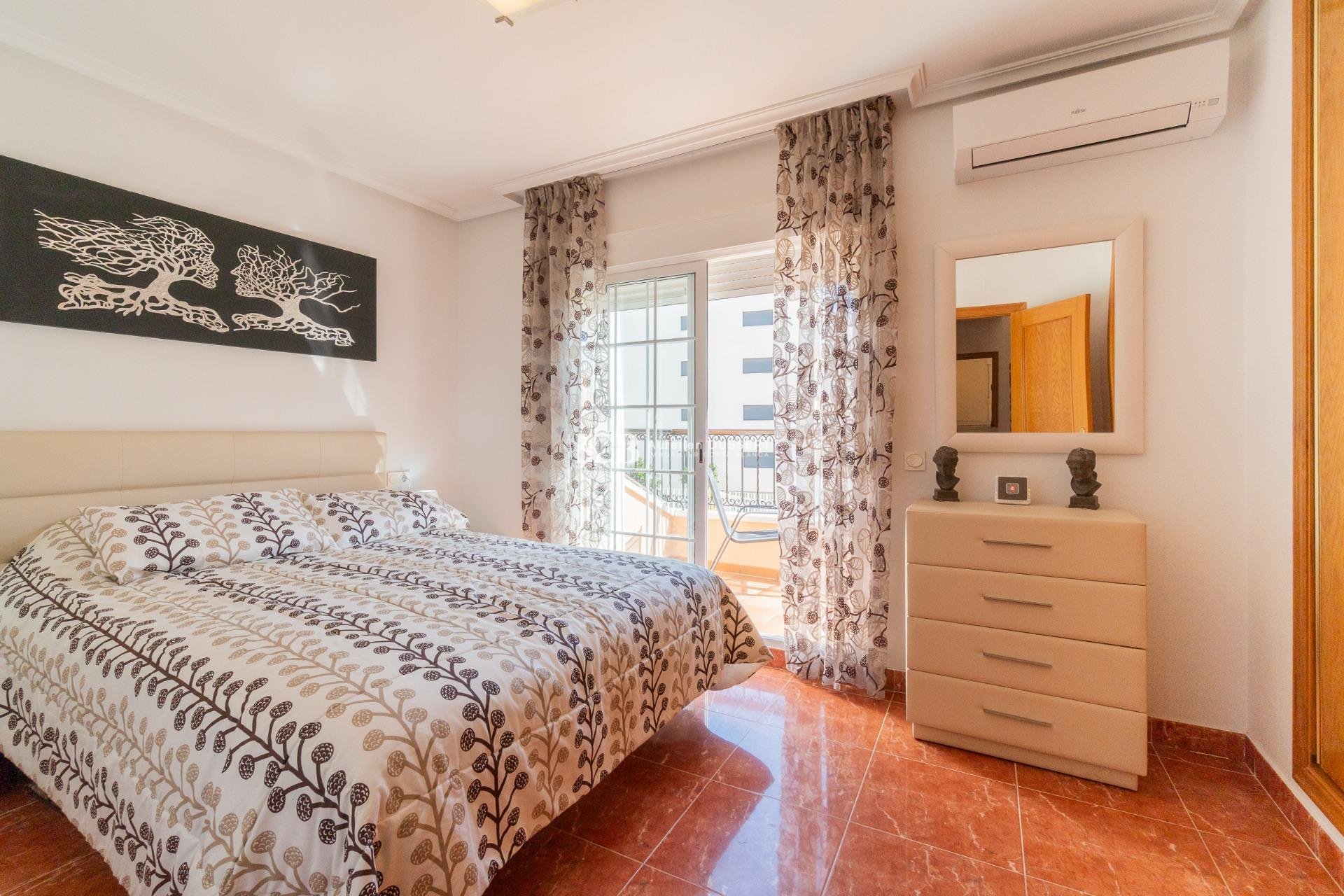 Resale - Apartment / flat -
Orihuela Costa - Villamartin