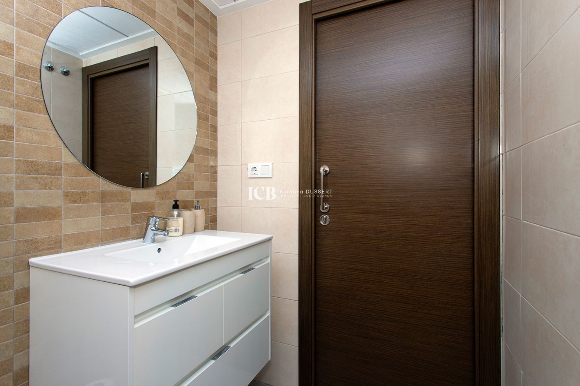 Resale - Apartment / flat -
Torrevieja - Aguas Nuevas