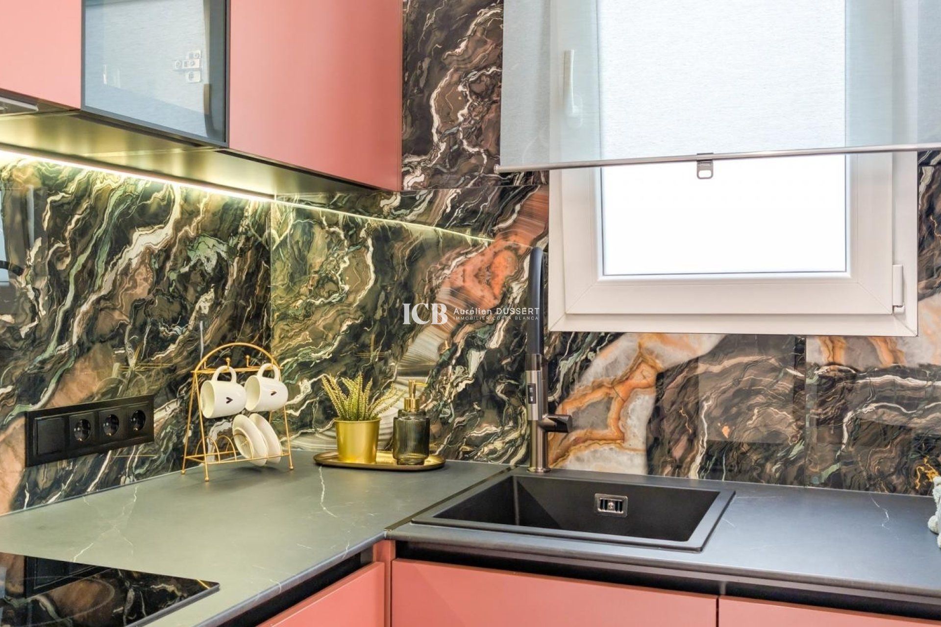 Resale - Apartment / flat -
Torrevieja - Centro