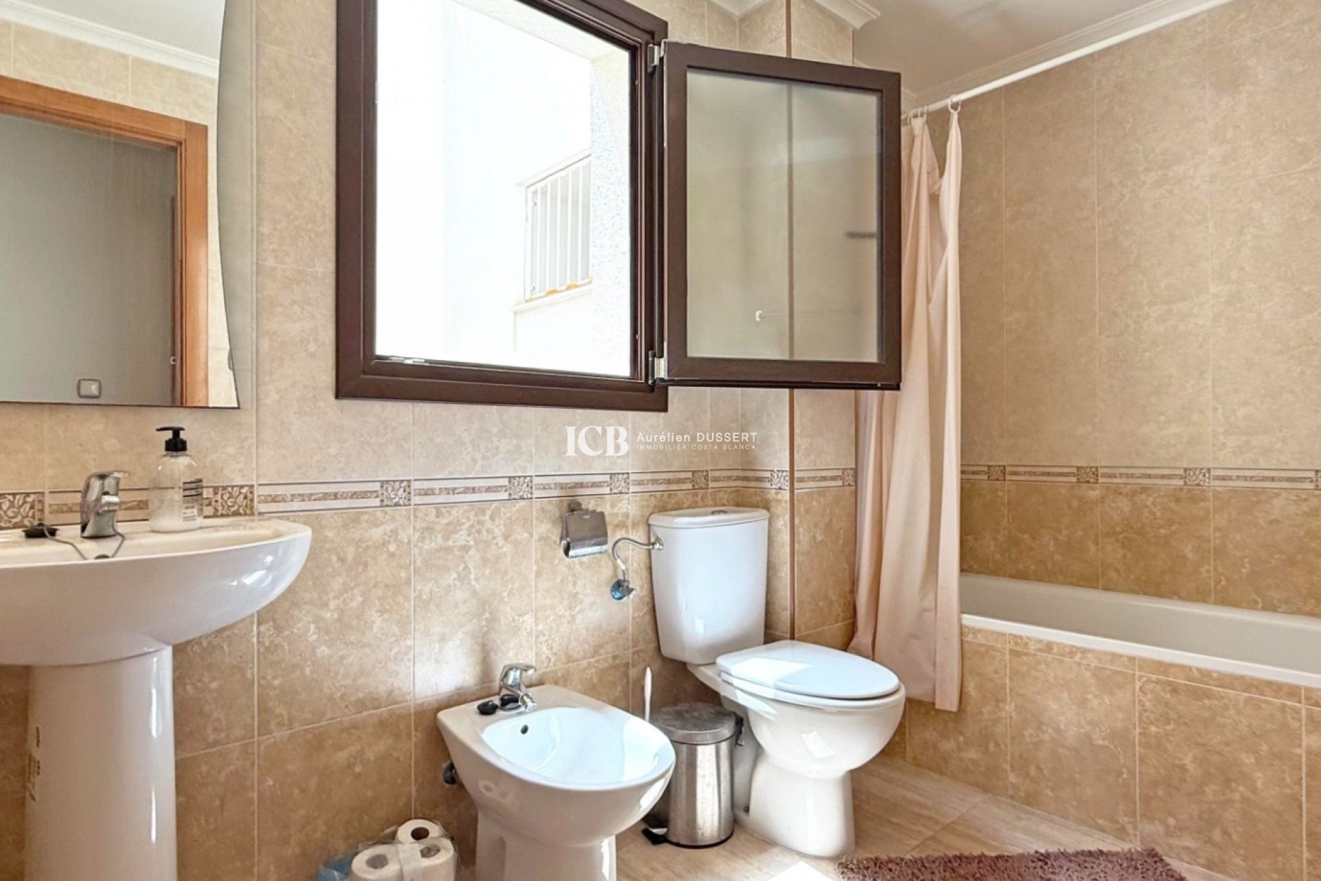 Resale - Apartment / flat -
Torrevieja - Centro