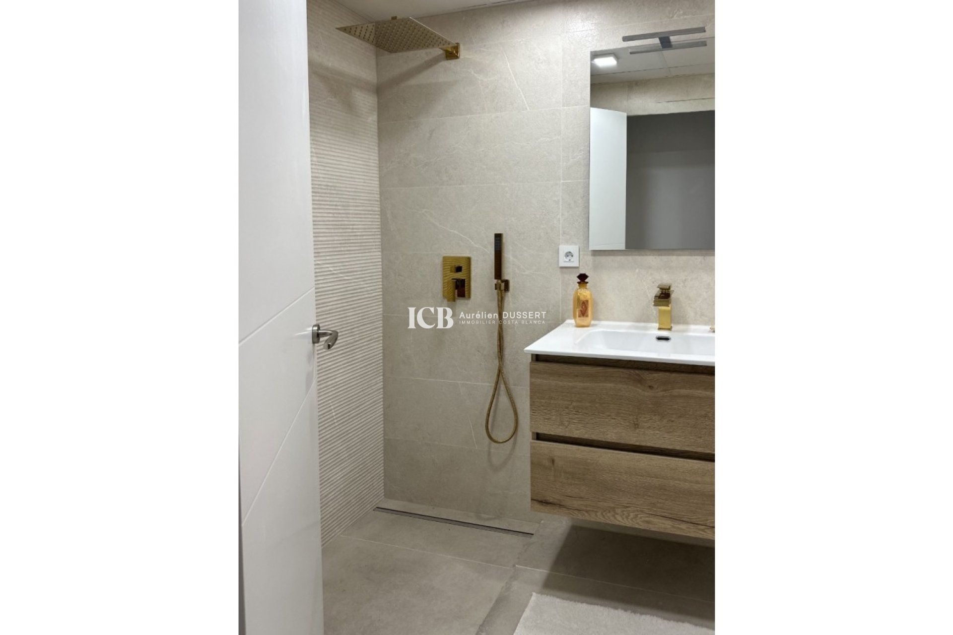 Resale - Apartment / flat -
Torrevieja - Centro