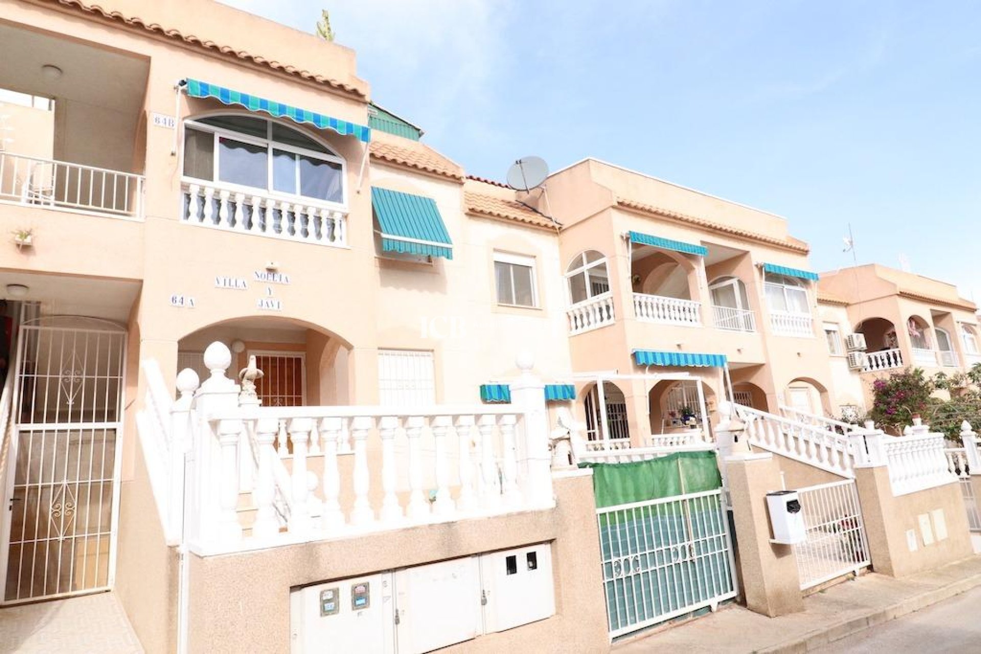 Resale - Apartment / flat -
Torrevieja - Lago jardin