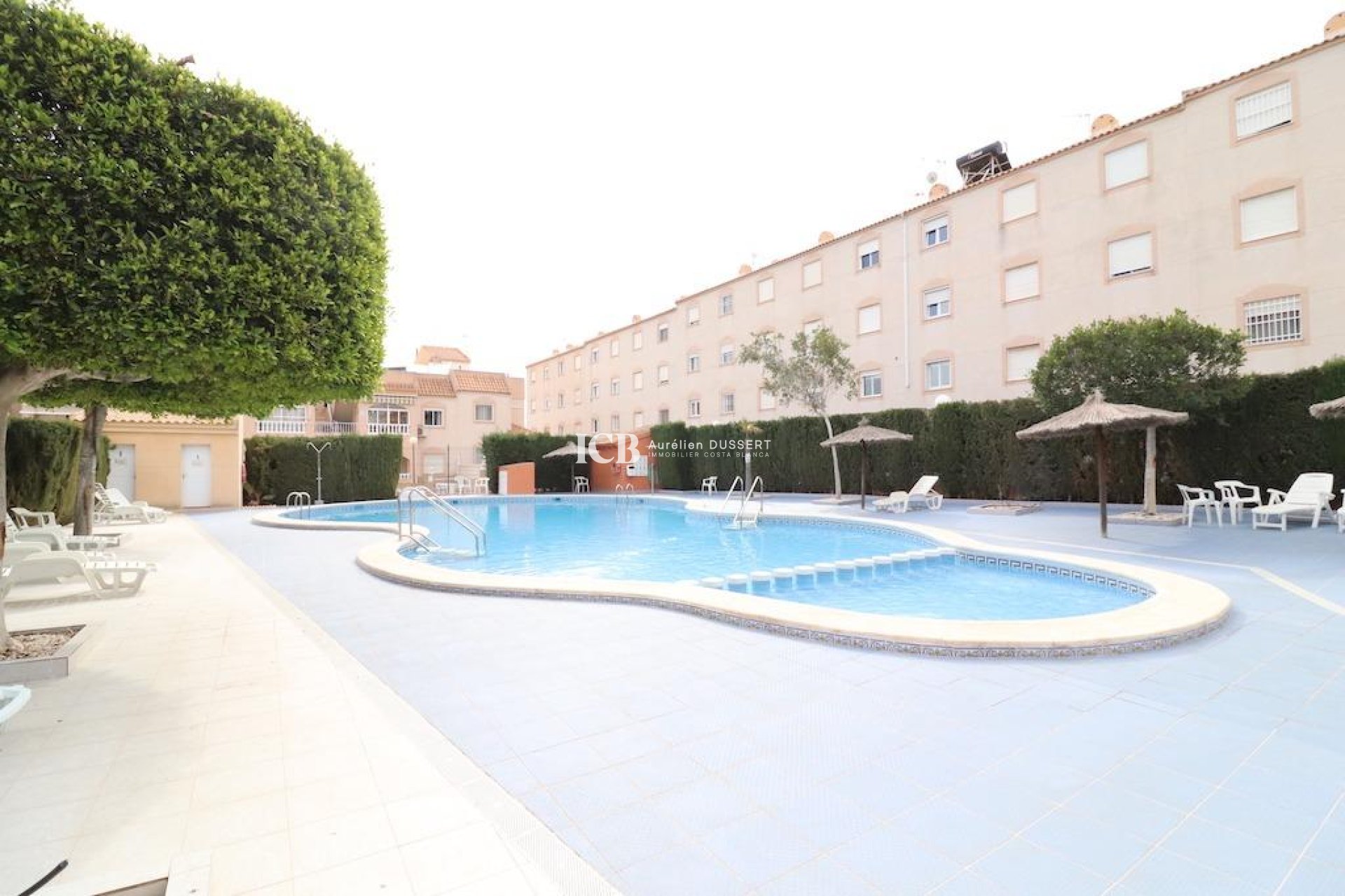 Resale - Apartment / flat -
Torrevieja - Lago jardin