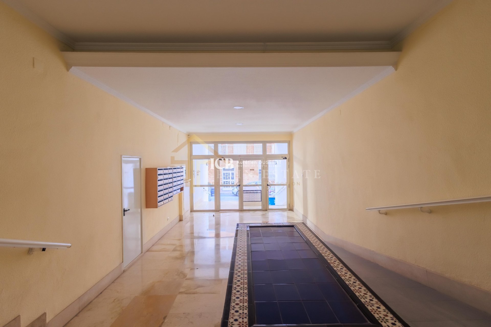 Resale - Apartment / flat -
Torrevieja - Paseo maritimo