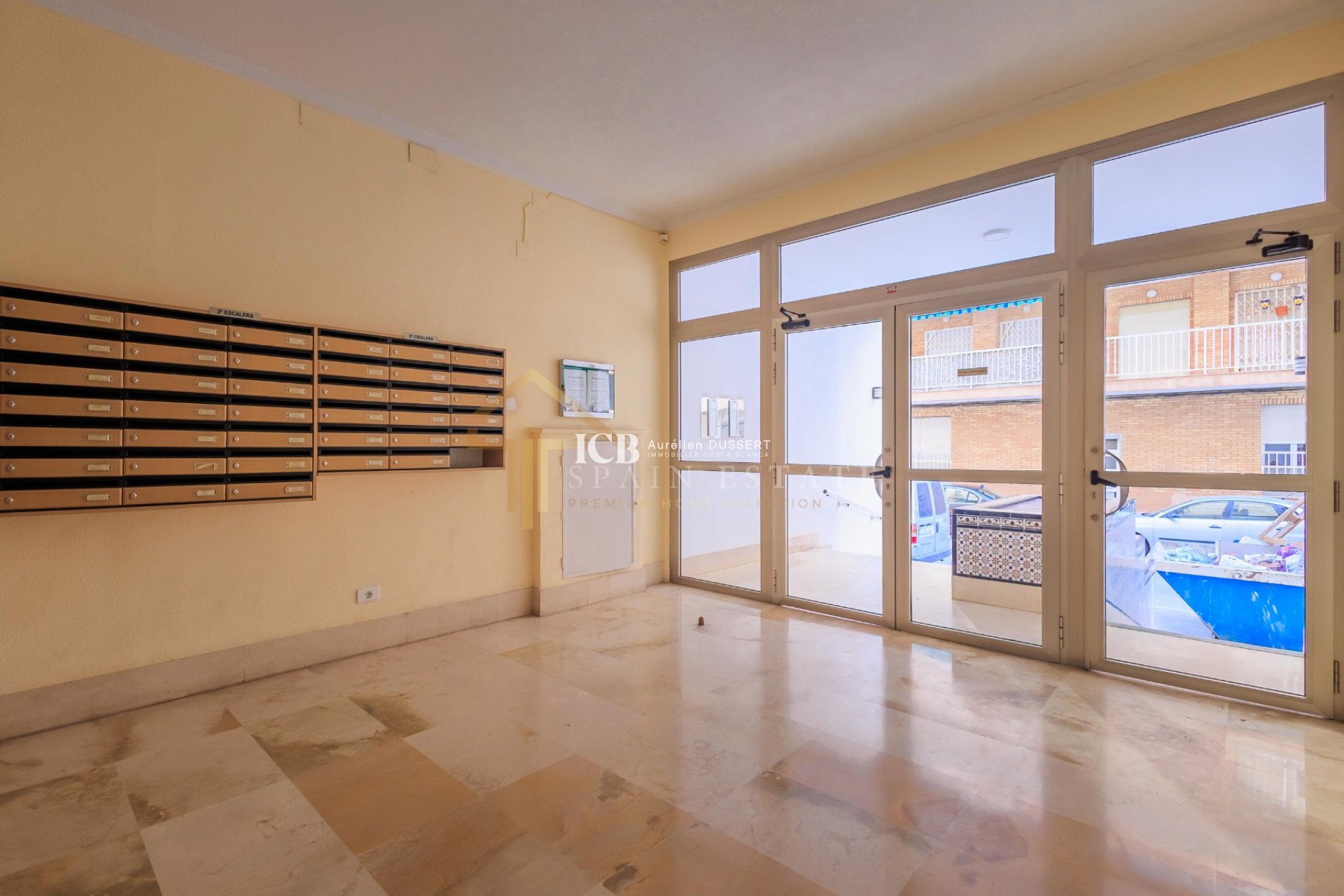 Resale - Apartment / flat -
Torrevieja - Paseo maritimo