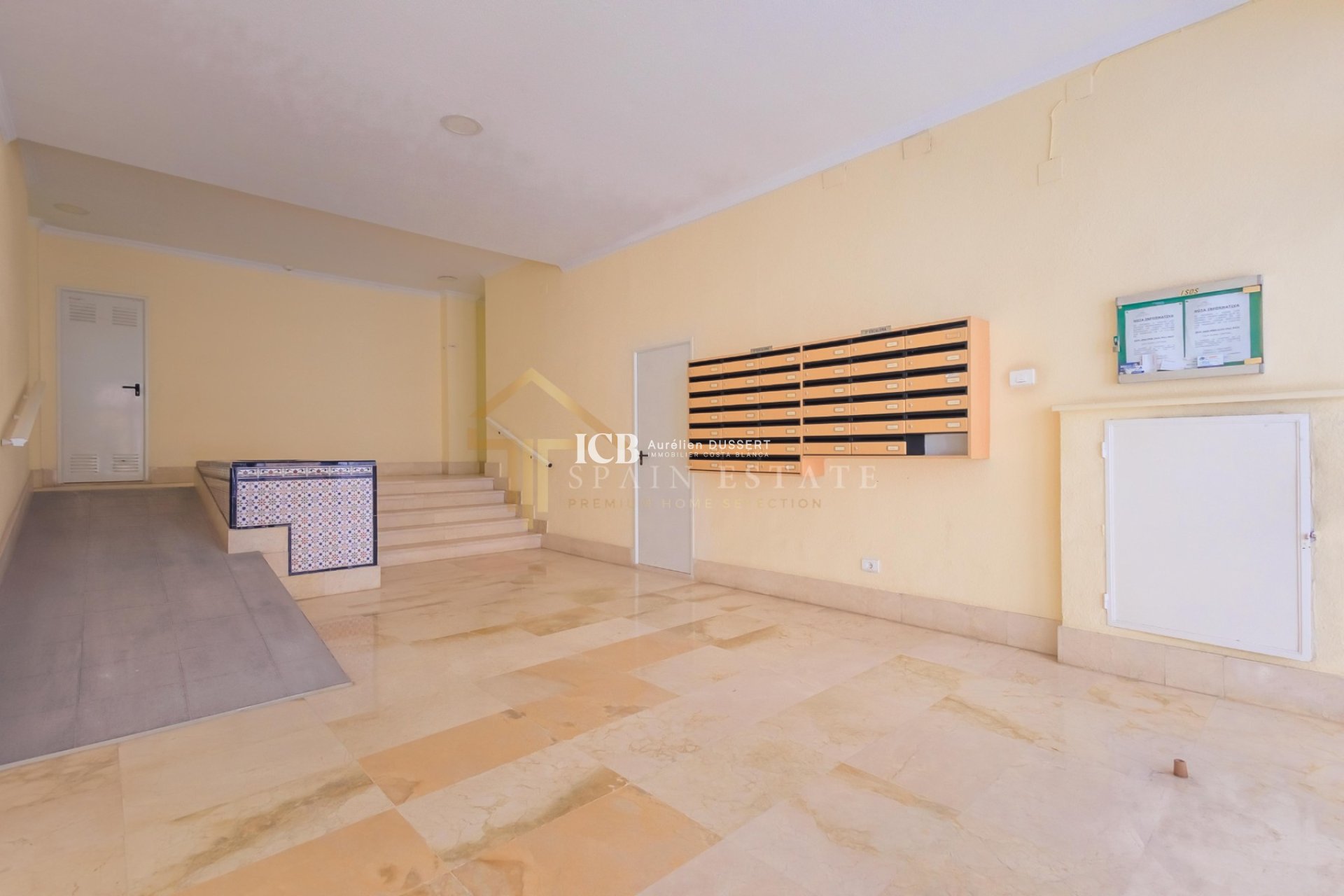 Resale - Apartment / flat -
Torrevieja - Paseo maritimo