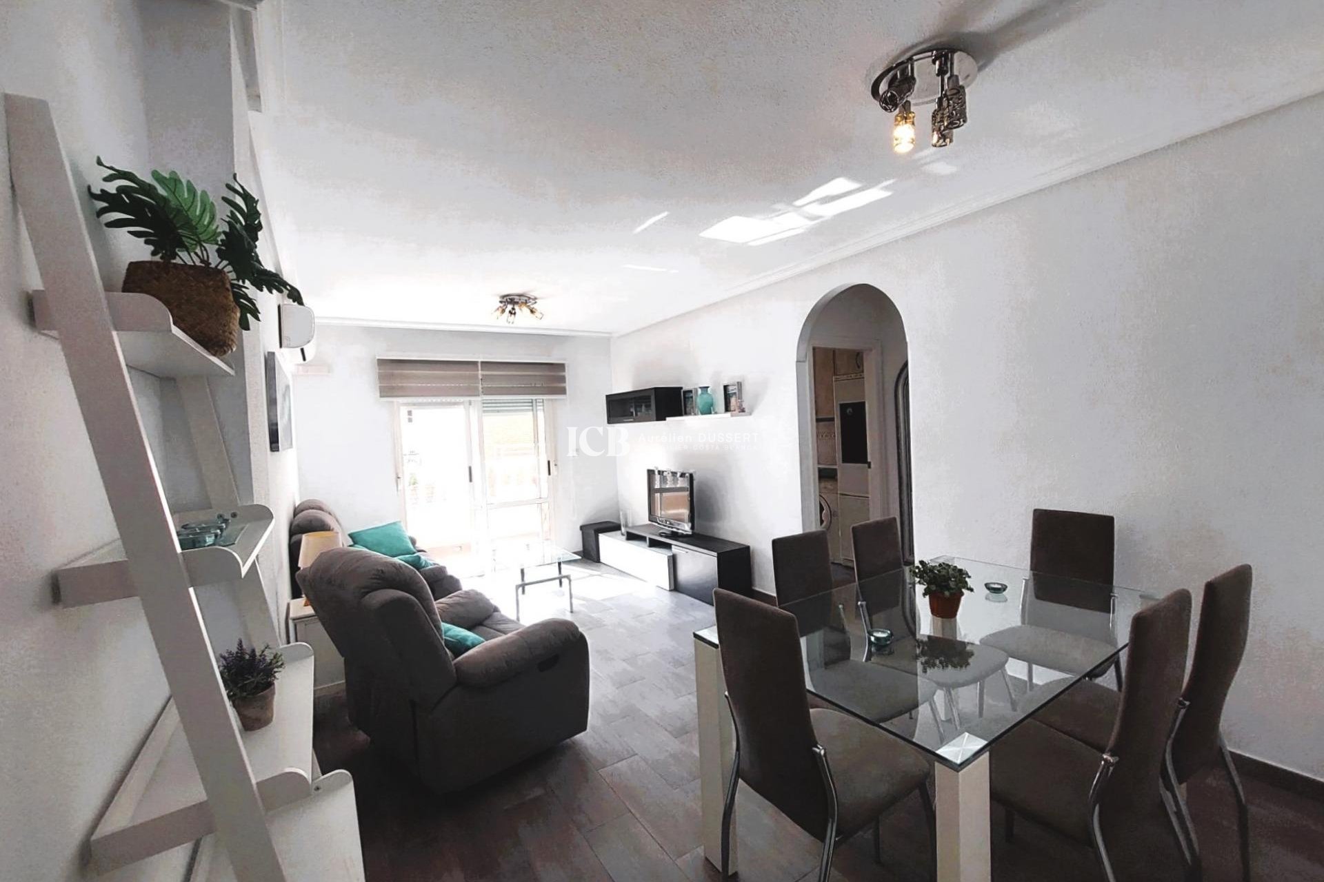 Resale - Apartment / flat -
Torrevieja - Paseo maritimo