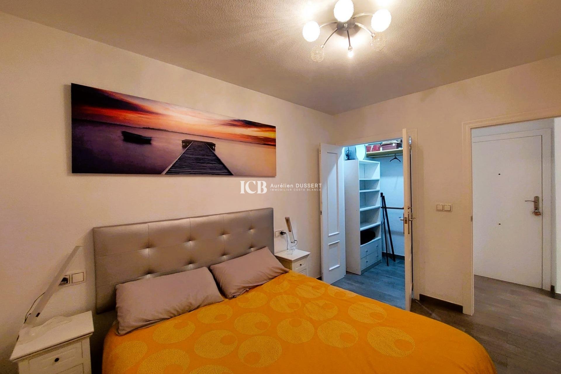 Resale - Apartment / flat -
Torrevieja - Paseo maritimo