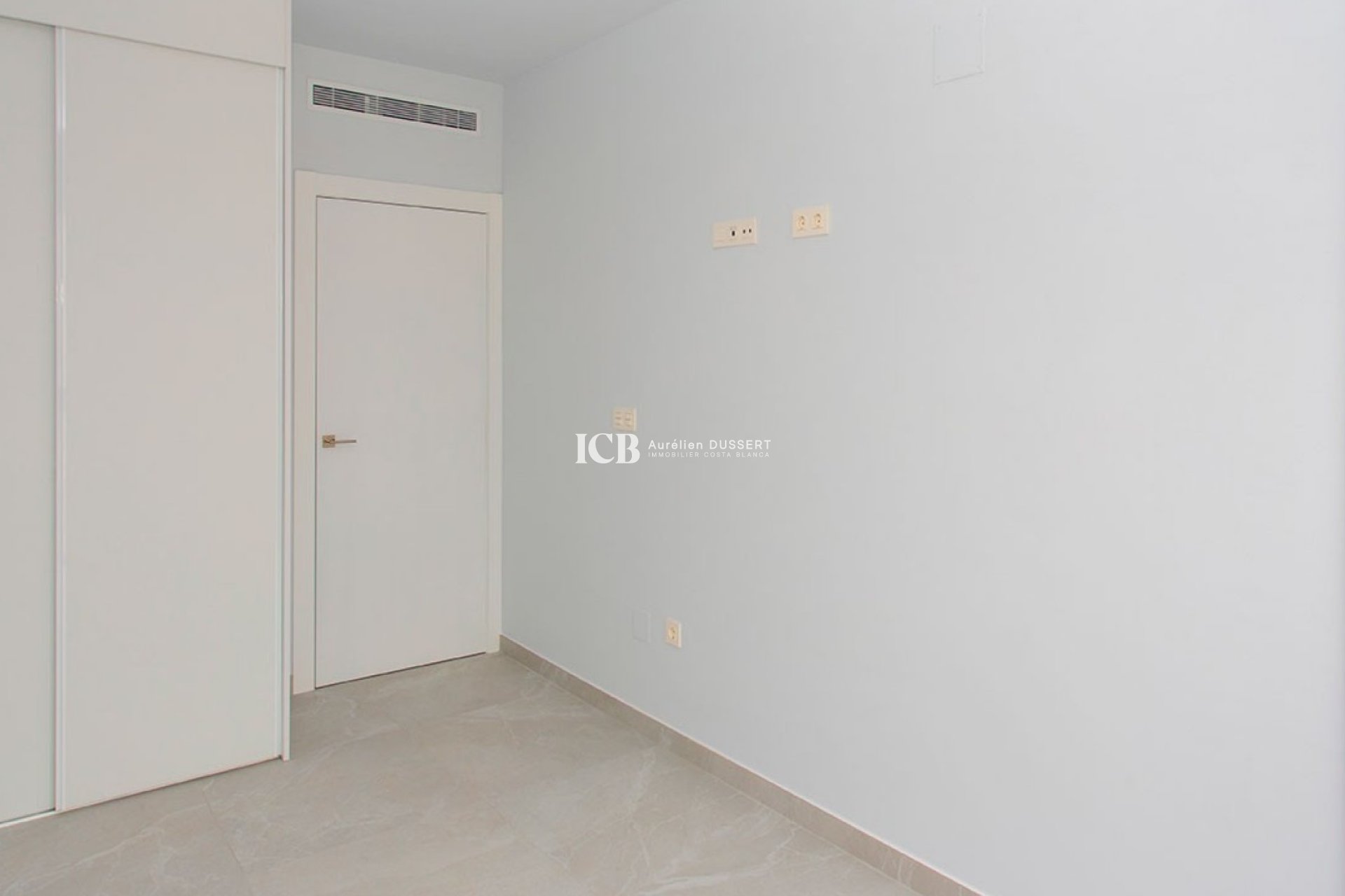 Resale - Apartment / flat -
Torrevieja - Playa del Cura