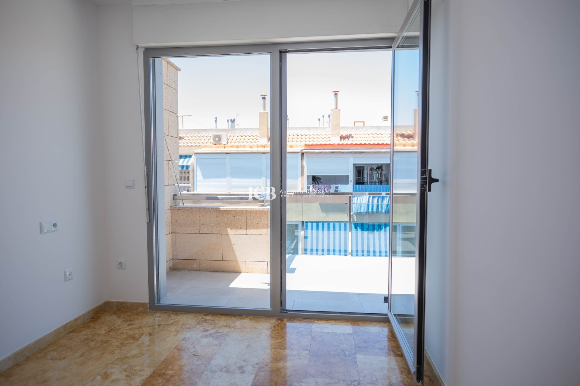 Resale - Apartment / flat -
Torrevieja - Playa del Cura