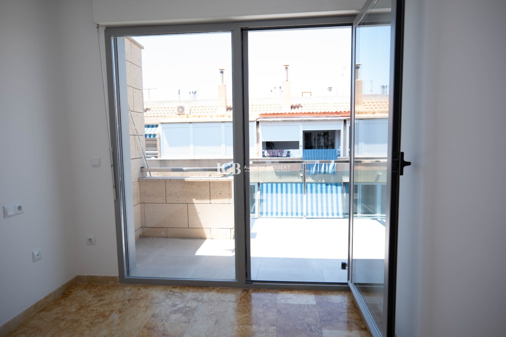 Resale - Apartment / flat -
Torrevieja - Playa del Cura