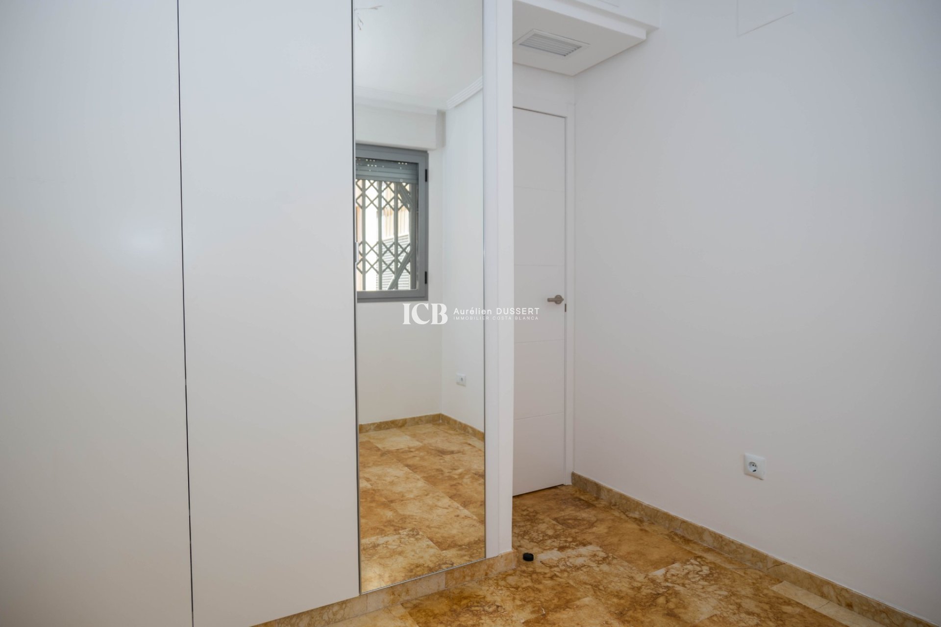 Resale - Apartment / flat -
Torrevieja - Playa del Cura