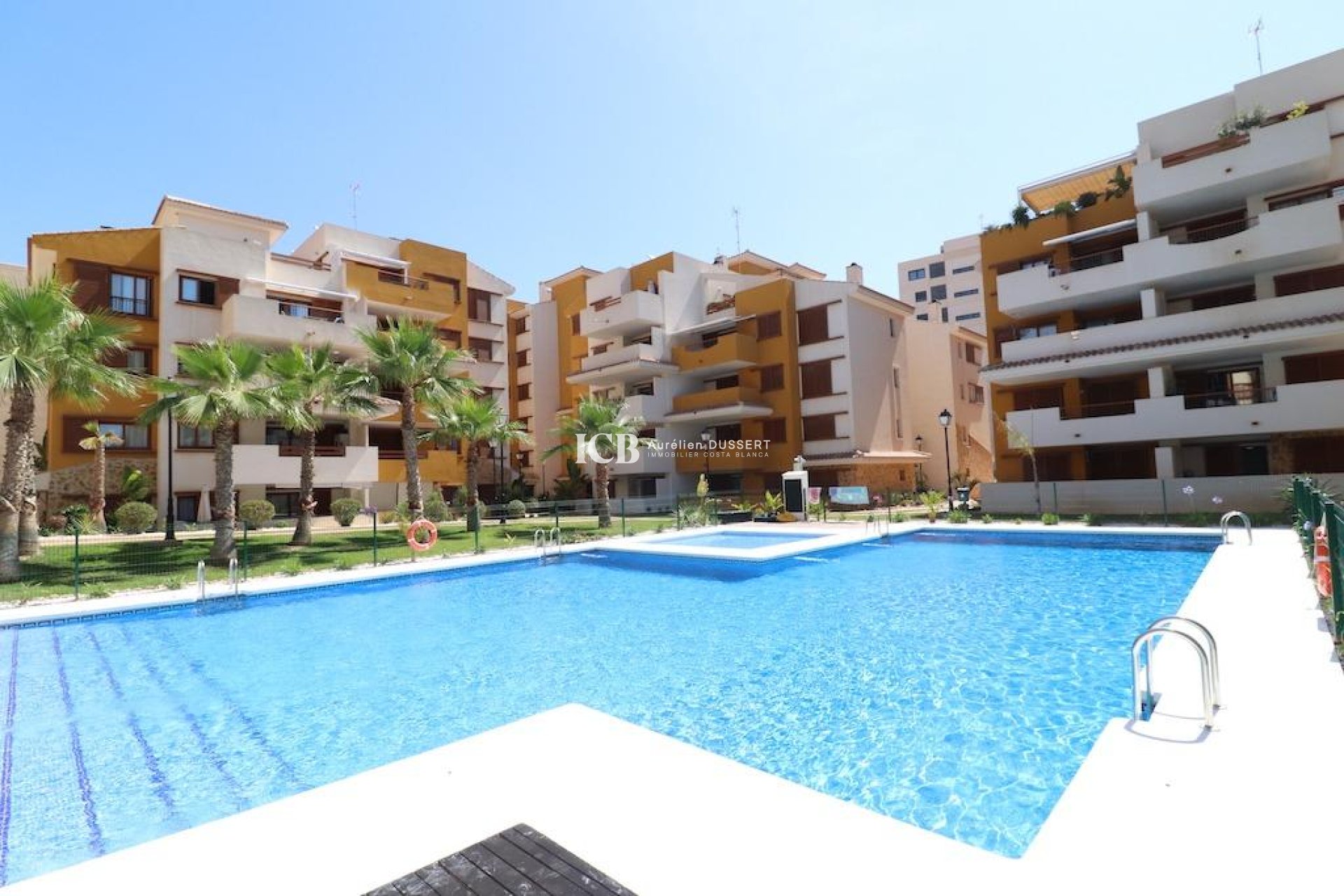 Resale - Apartment / flat -
Torrevieja - Punta prima