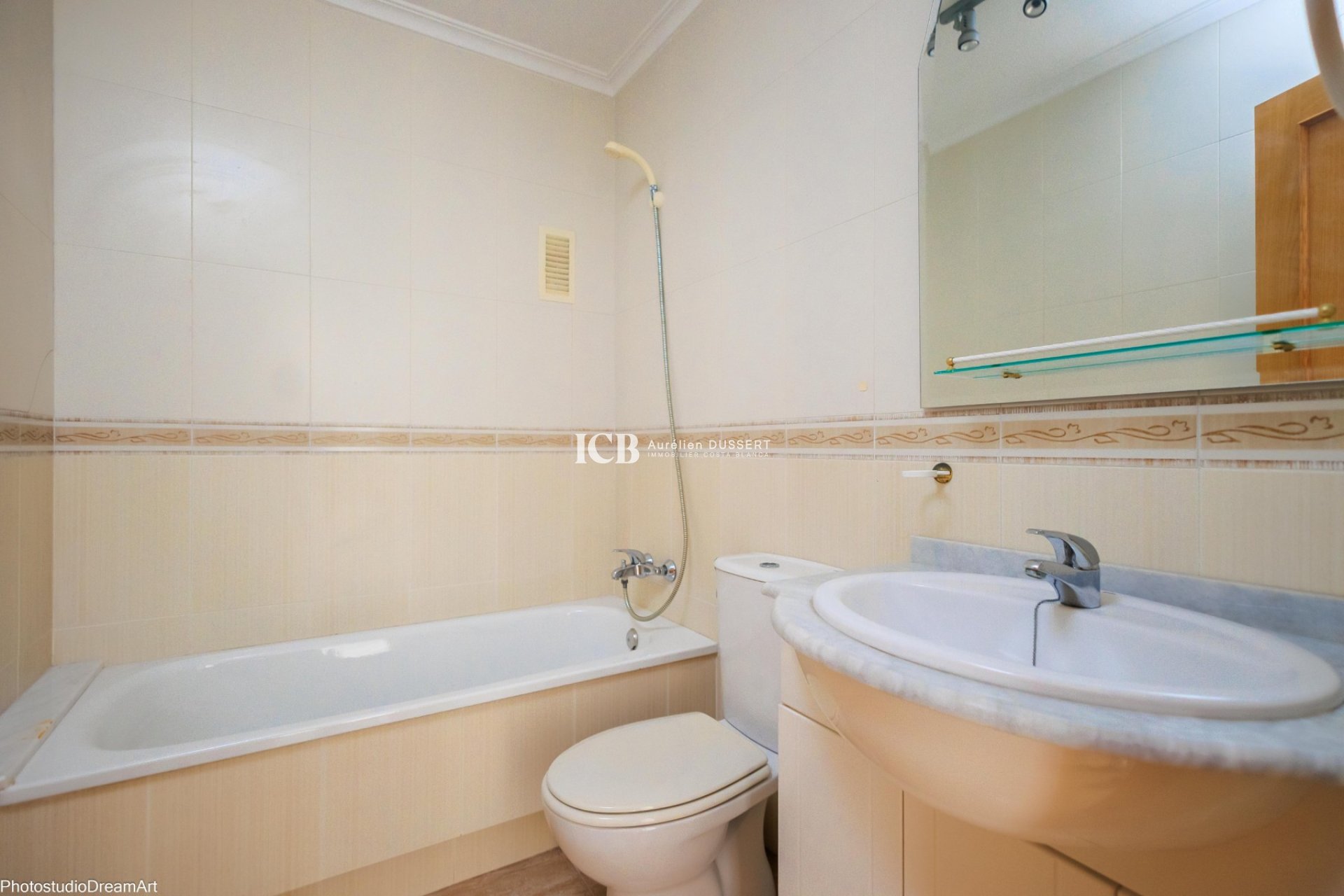 Resale - Apartment / flat -
Torrevieja - Torrevieja Centro