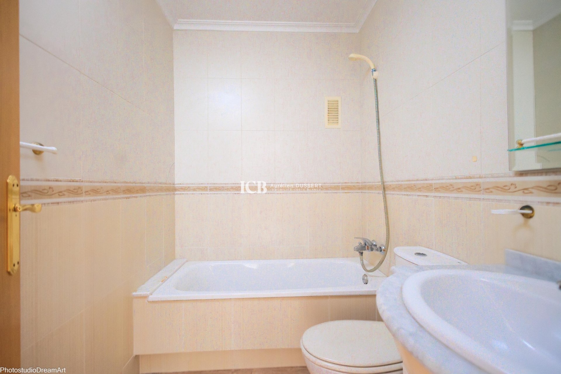 Resale - Apartment / flat -
Torrevieja - Torrevieja Centro