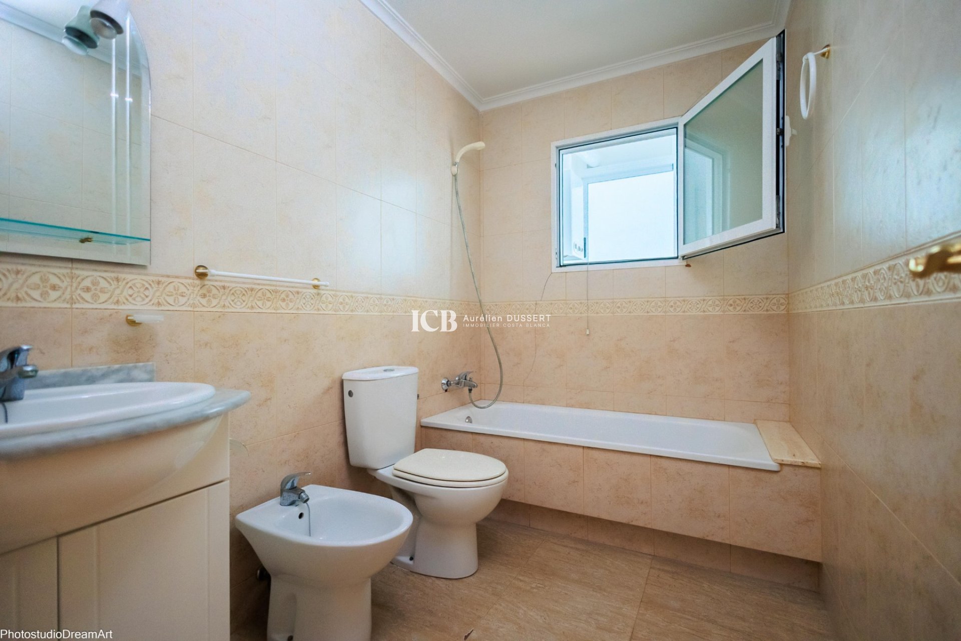 Resale - Apartment / flat -
Torrevieja - Torrevieja Centro