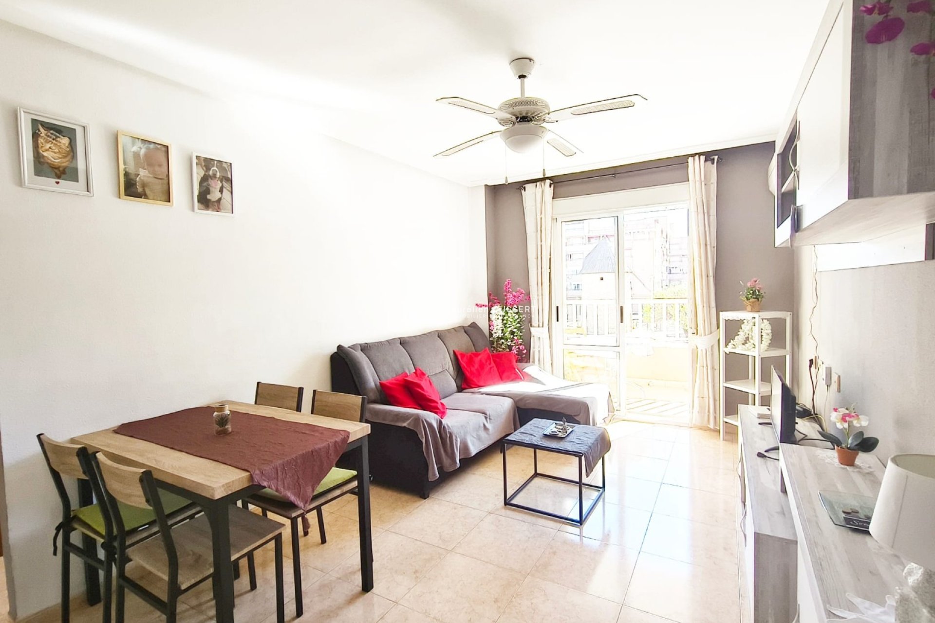 Resale - Apartment / flat -
Torrevieja - Torrevieja Centro