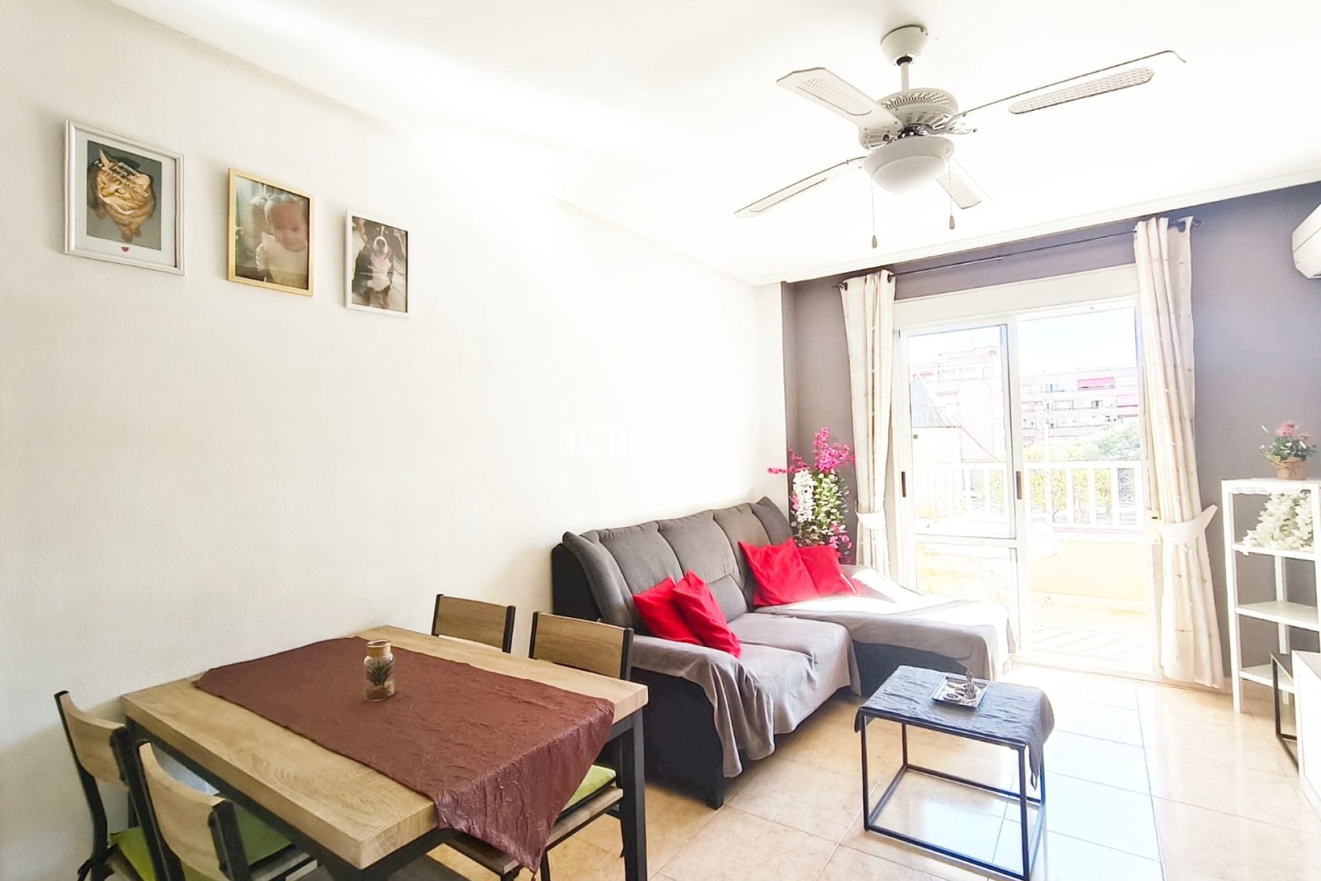 Resale - Apartment / flat -
Torrevieja - Torrevieja Centro