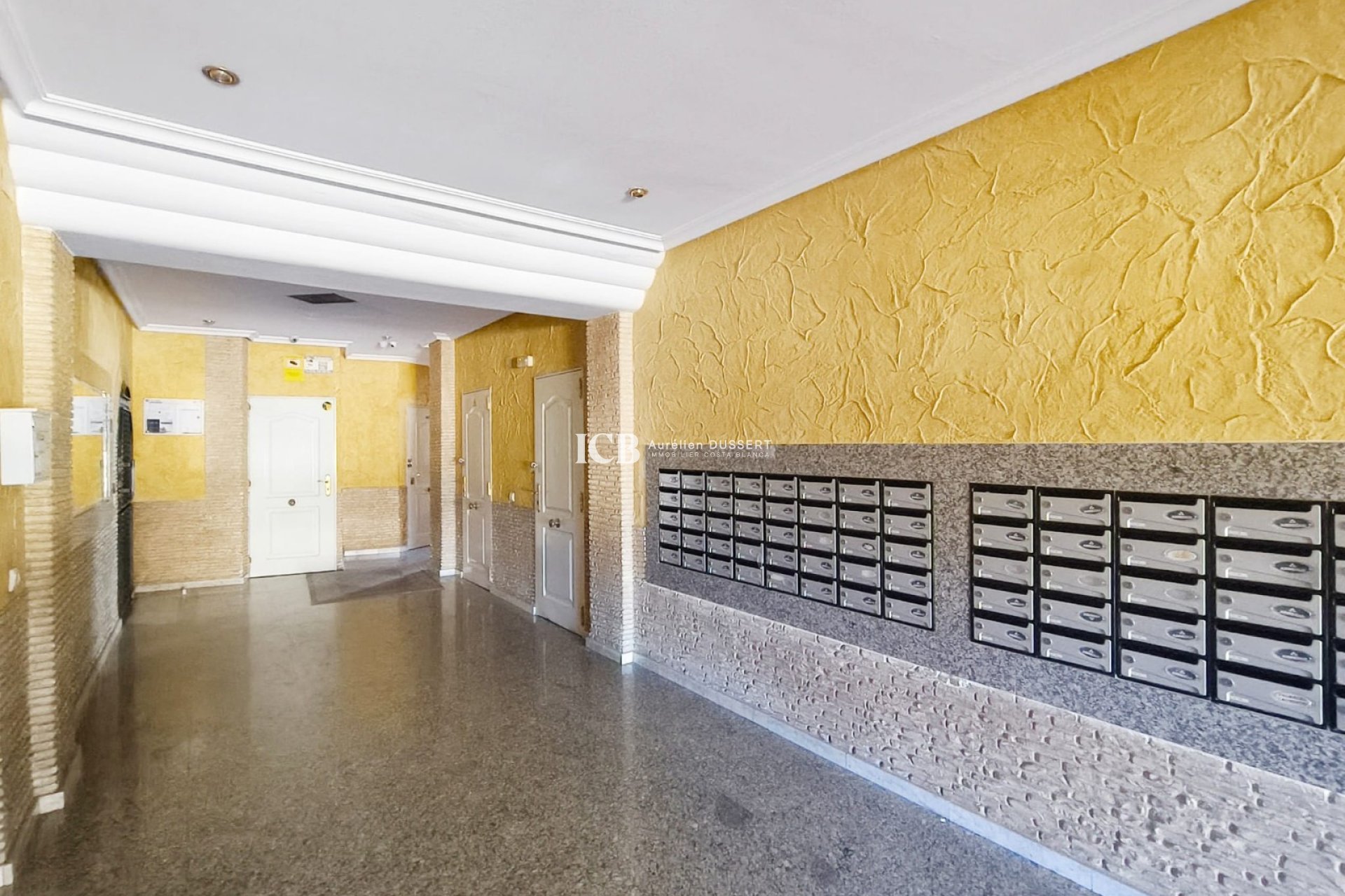 Resale - Apartment / flat -
Torrevieja - Torrevieja Centro