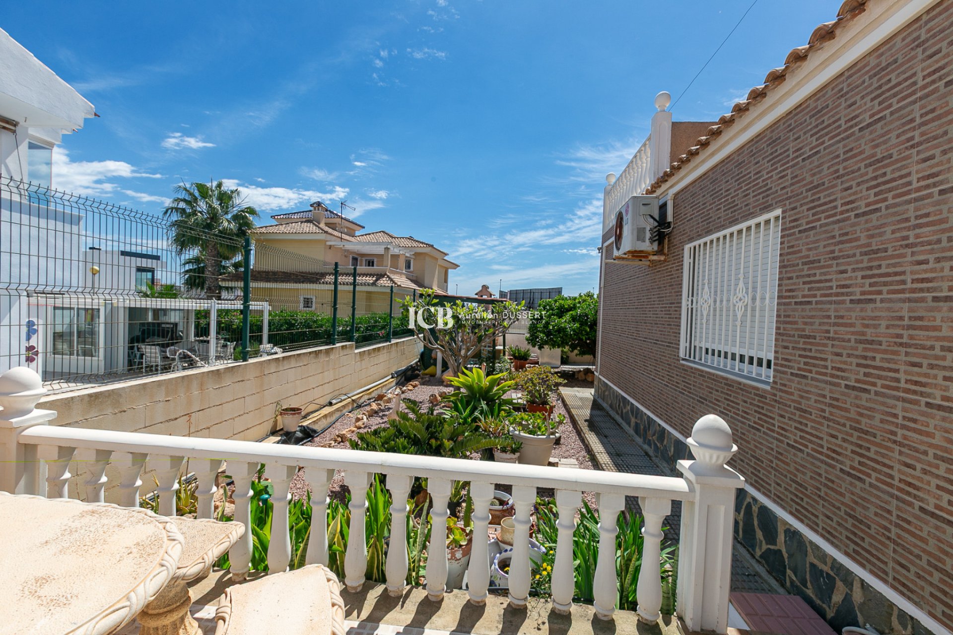 Resale - Detached house -
Orihuela Costa - La Zenia
