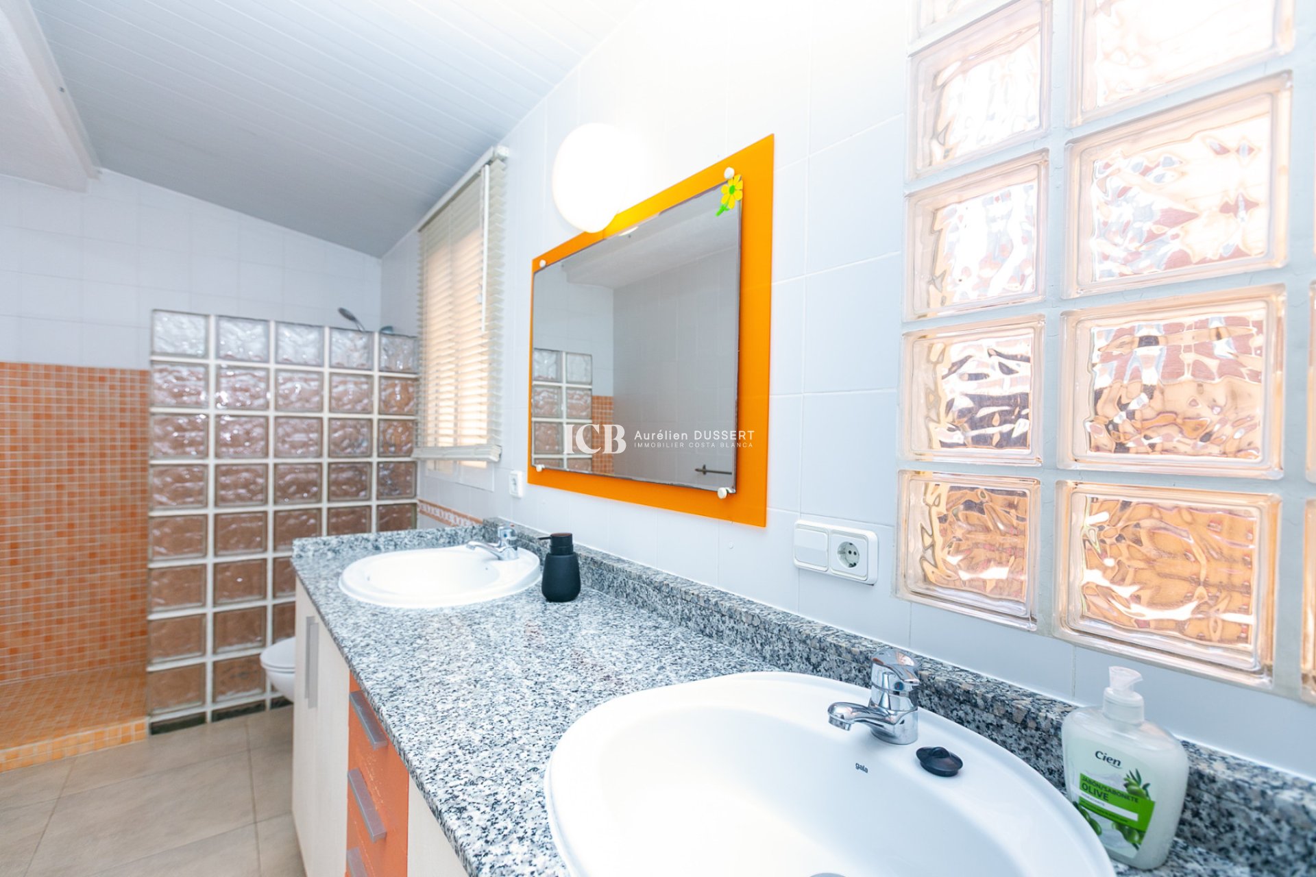 Resale - Detached house -
Orihuela Costa - La Zenia