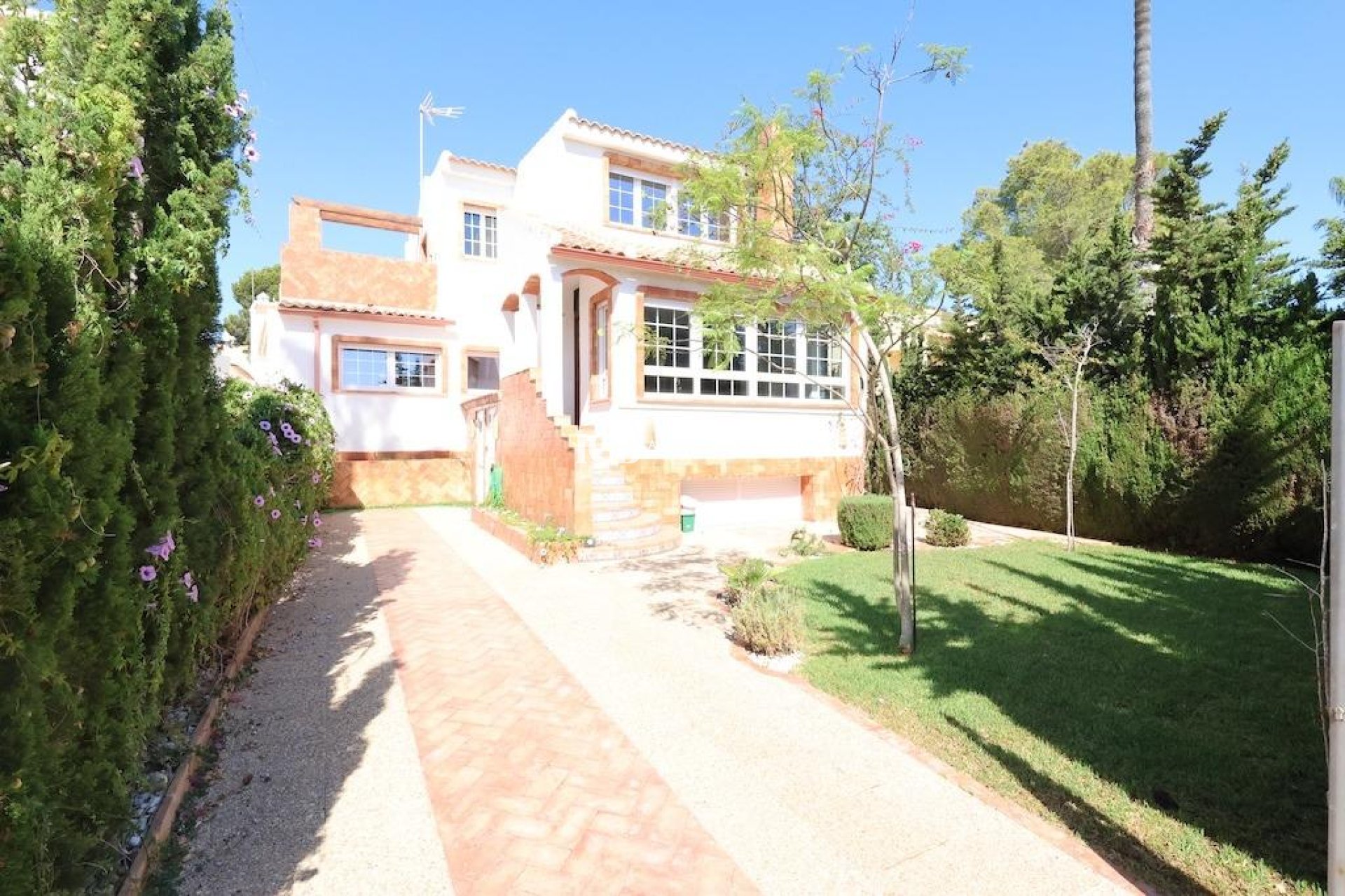 Resale - Detached house -
Orihuela Costa - Villamartin