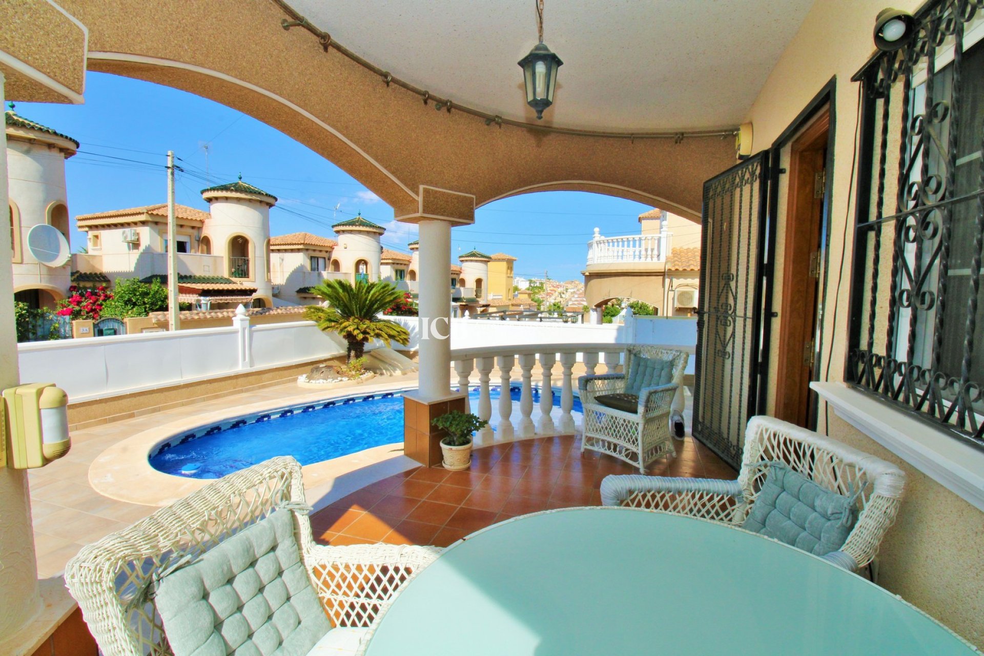 Resale - Detached house -
Orihuela Costa - Villamartín