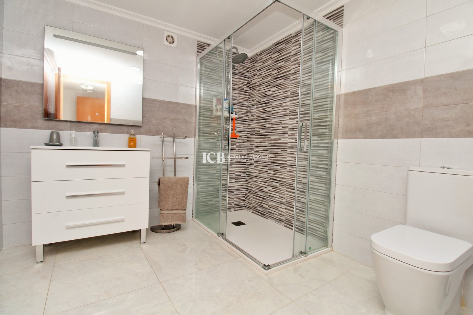 Resale - Detached house -
Orihuela Costa - Villamartín