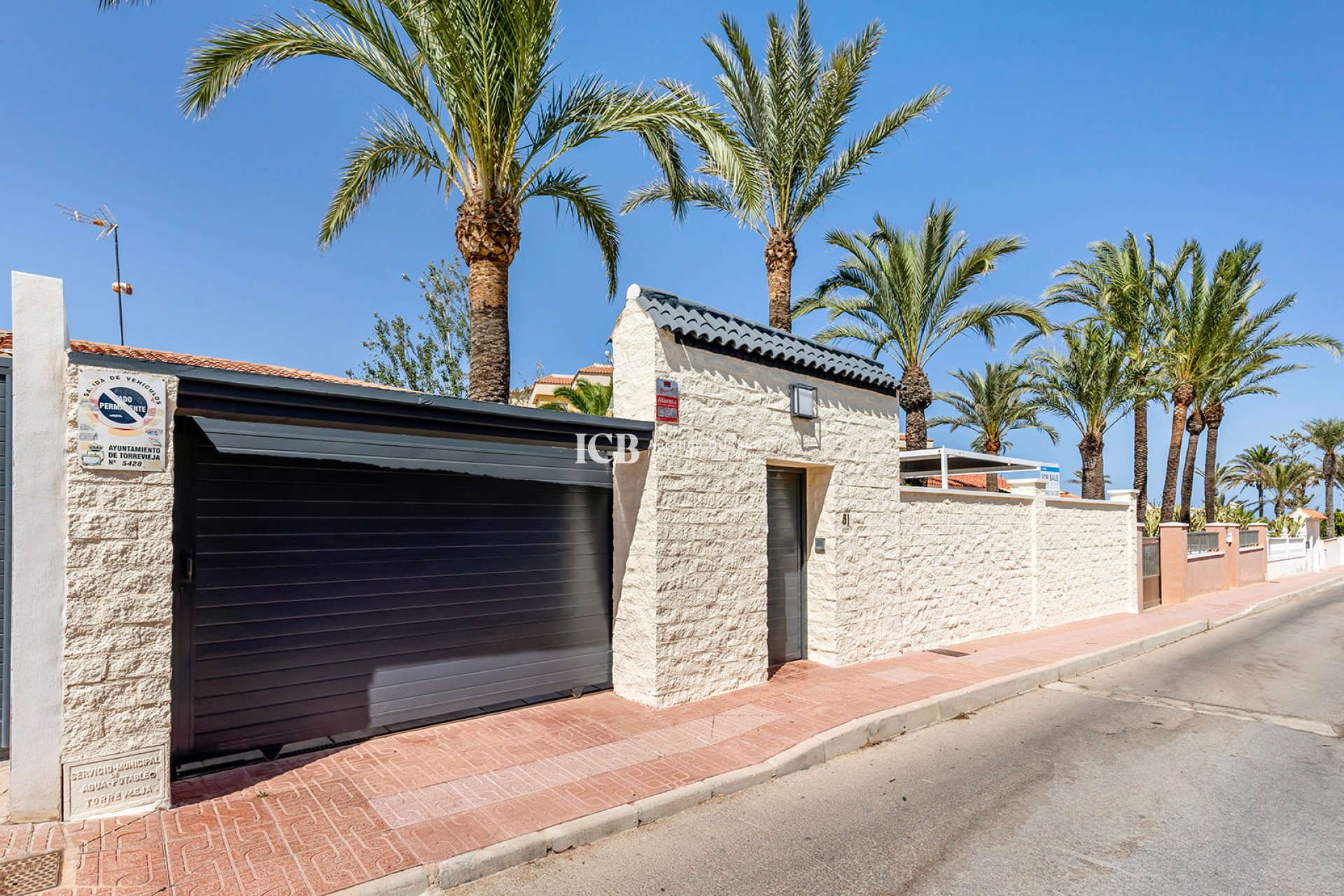 Resale - Detached house -
Punta Prima - Torrevieja