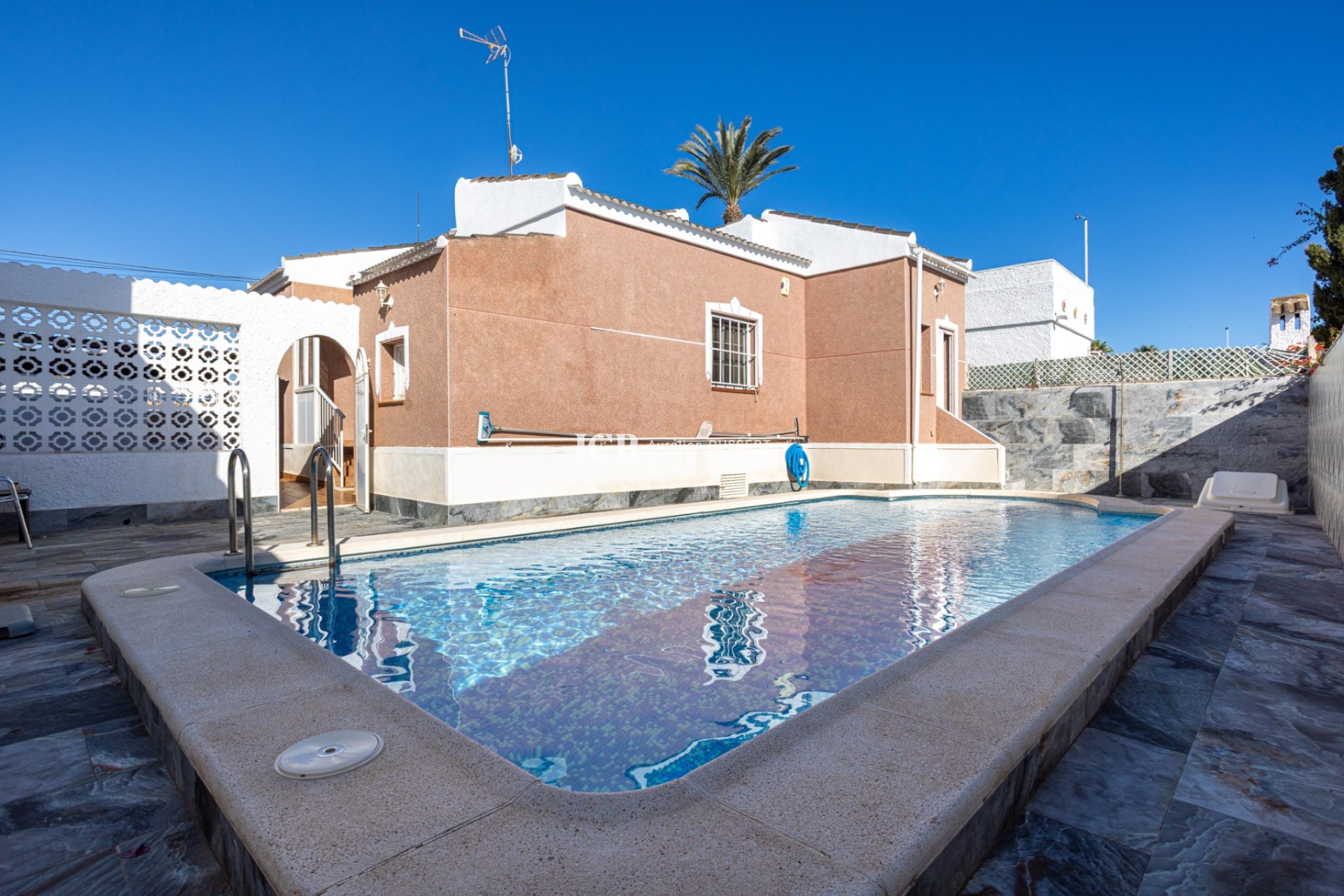 Resale - Detached house -
Torrevieja - Urbanización San Luis