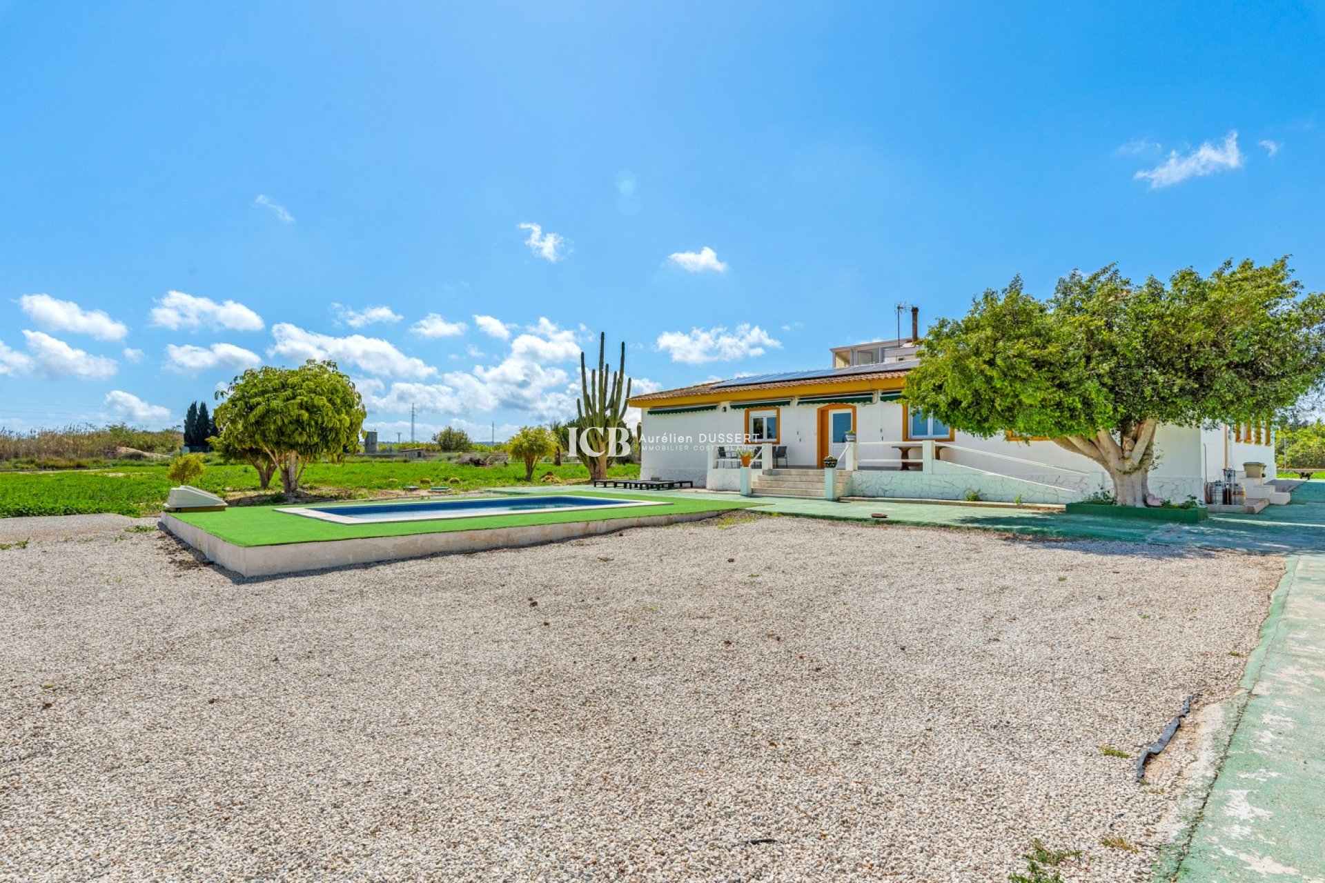 Resale - Finca -
Los Montesinos