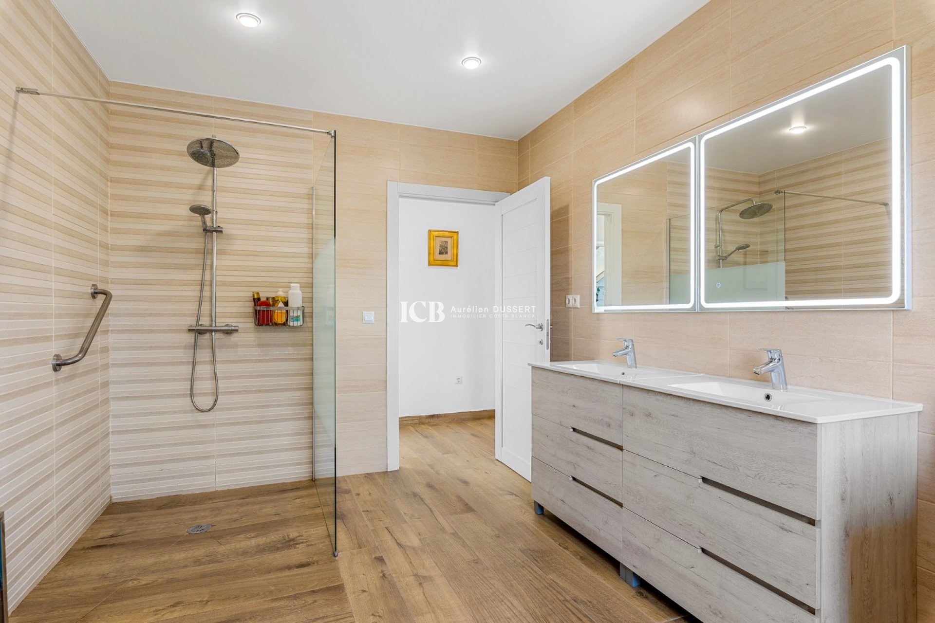 Resale - Finca -
Los Montesinos