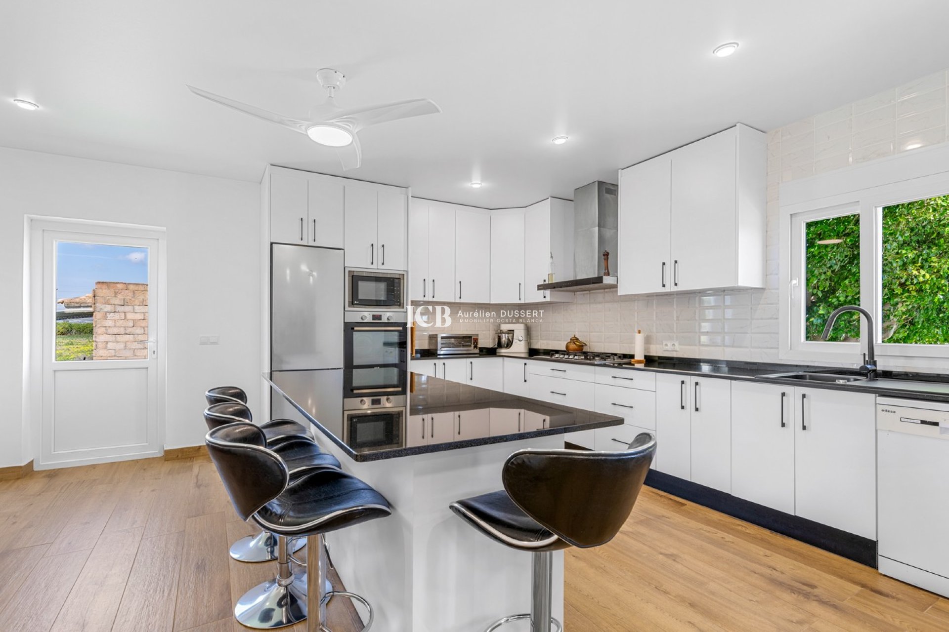 Resale - Finca -
Los Montesinos