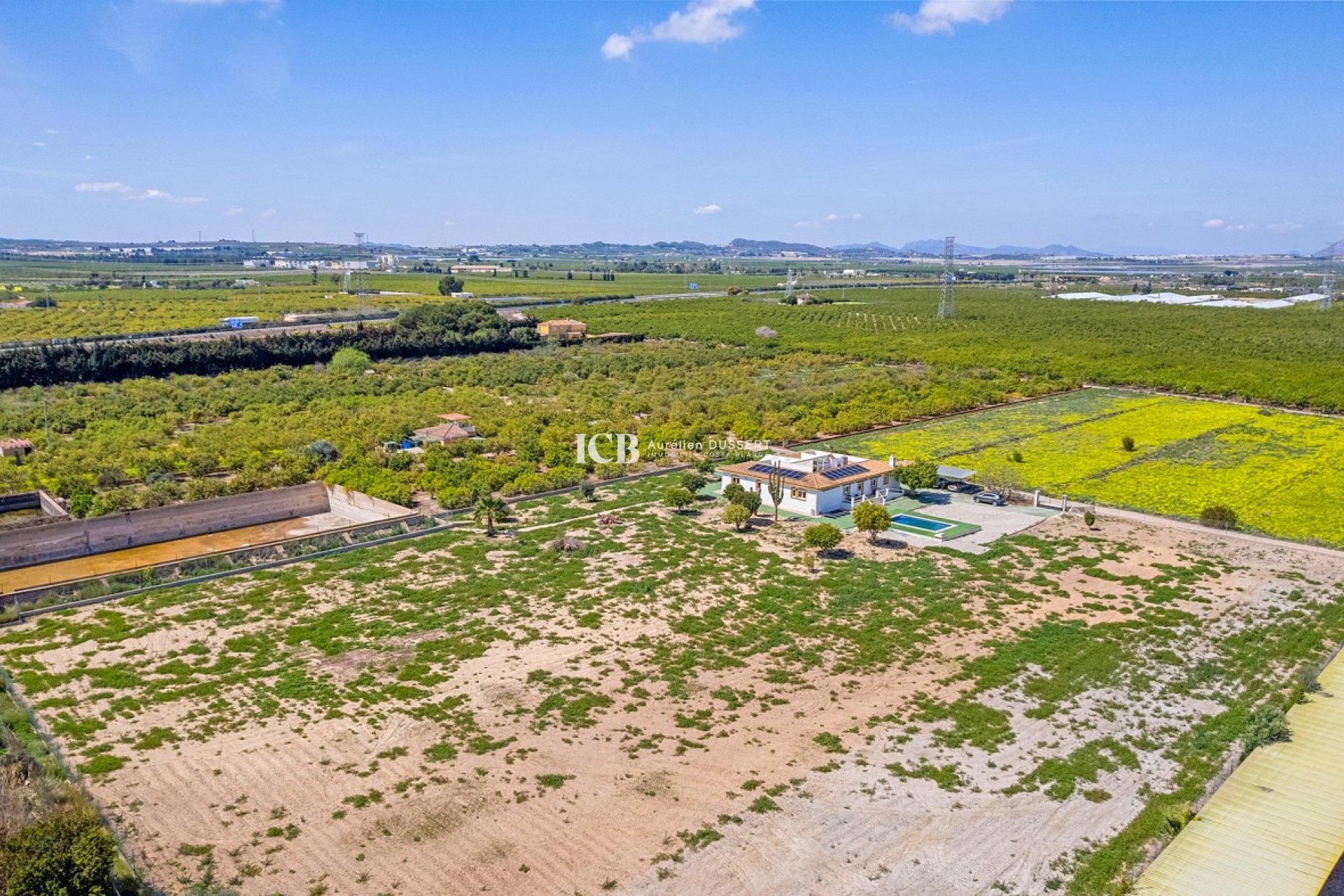 Resale - Finca -
Los Montesinos