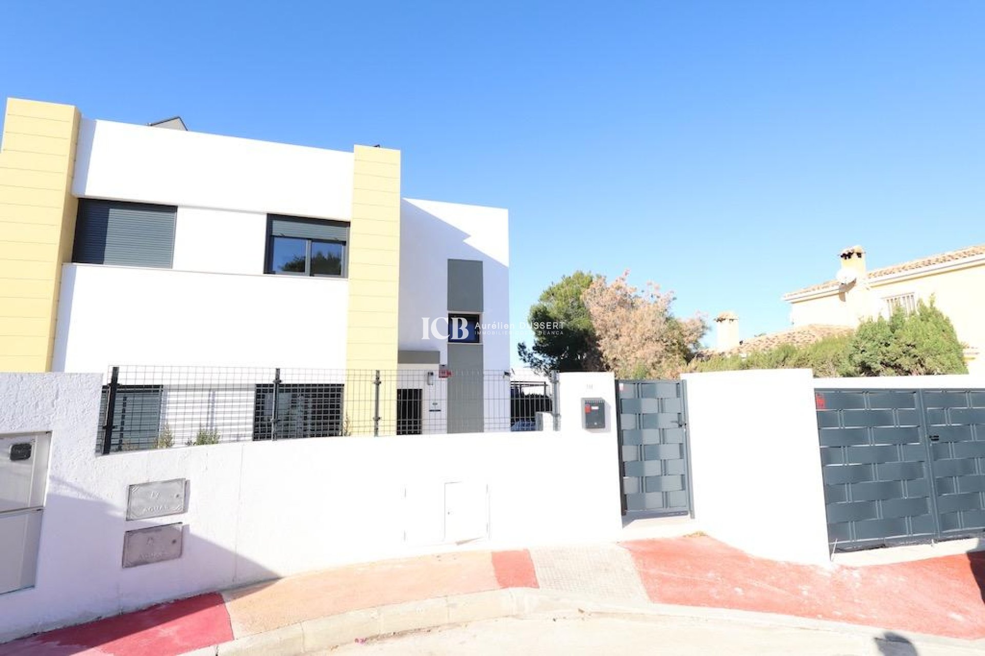 Resale - Townhouse -
Busot - Urbanizacion valle dorado