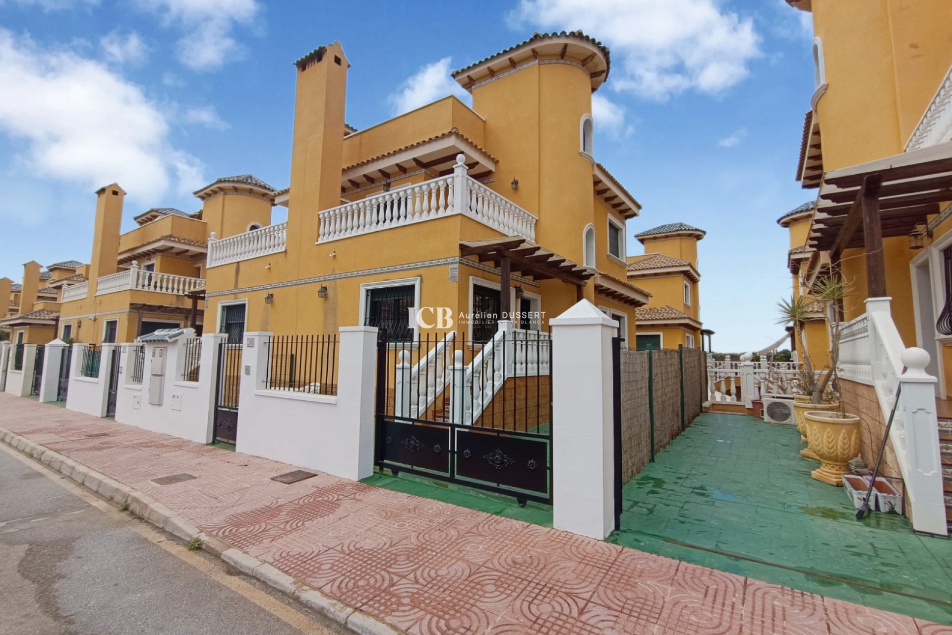 Resale - Townhouse -
Ciudad Quesada - Doña pepa