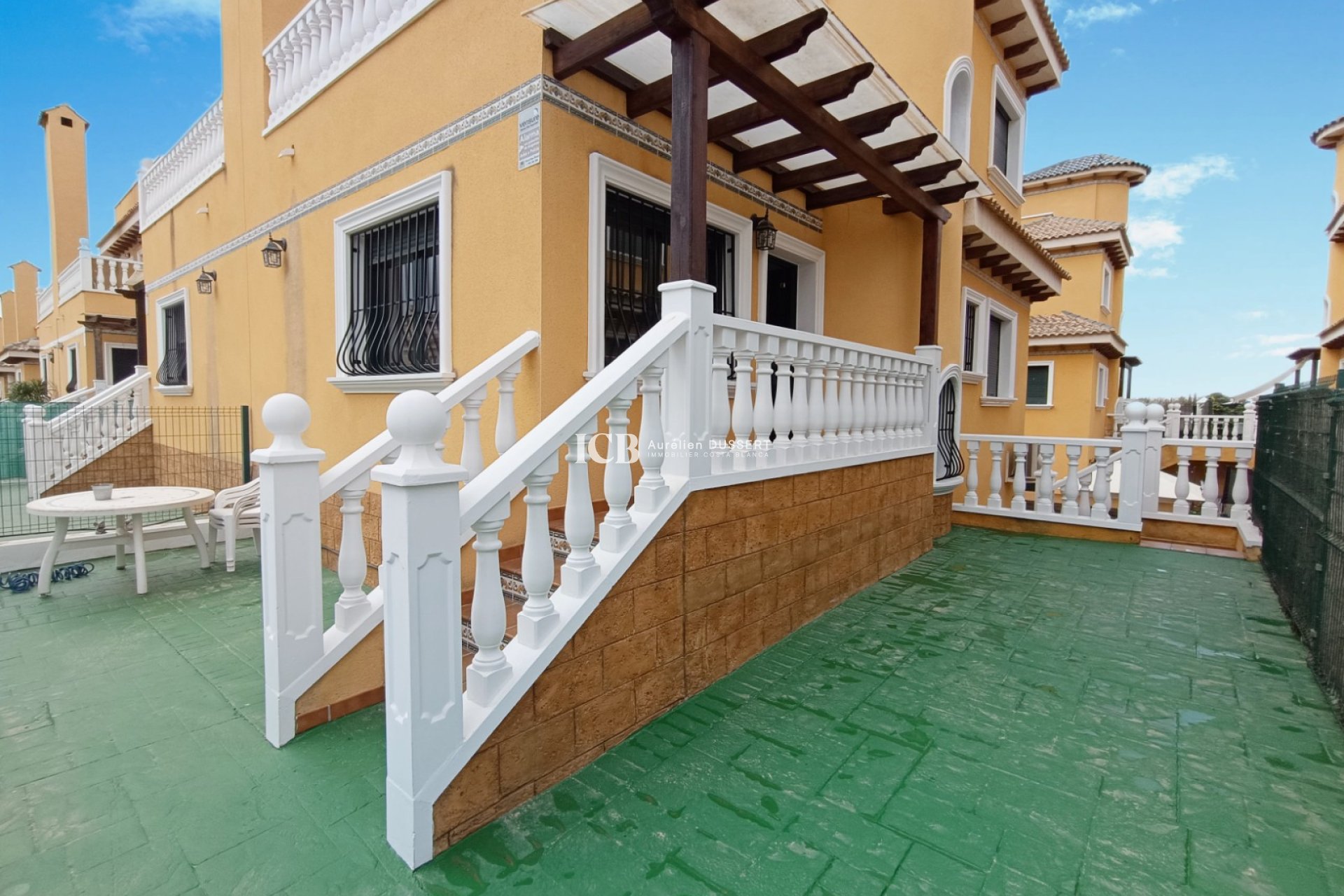 Resale - Townhouse -
Ciudad Quesada - Doña pepa