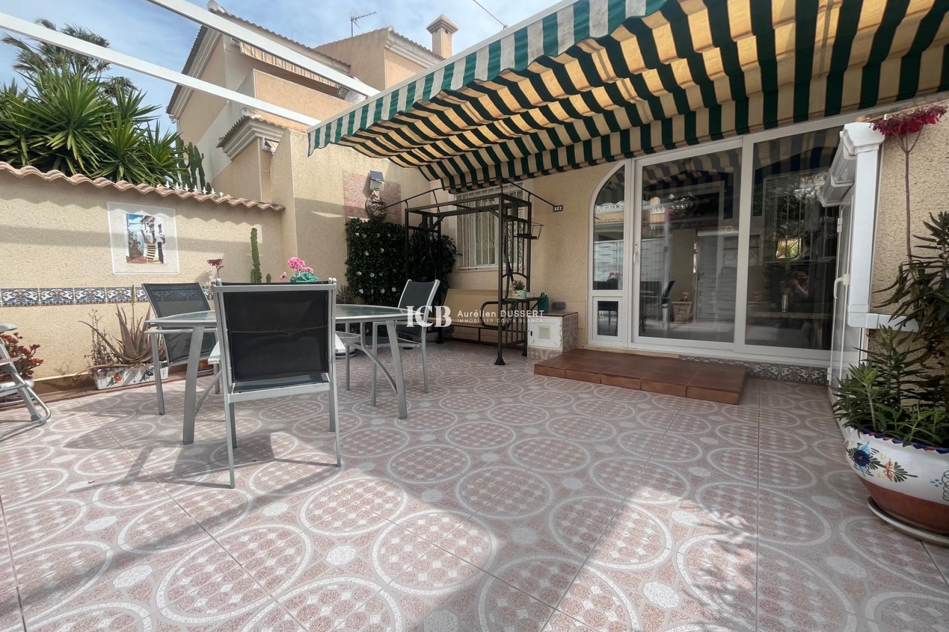 Resale - Townhouse -
Ciudad Quesada - Doña pepa