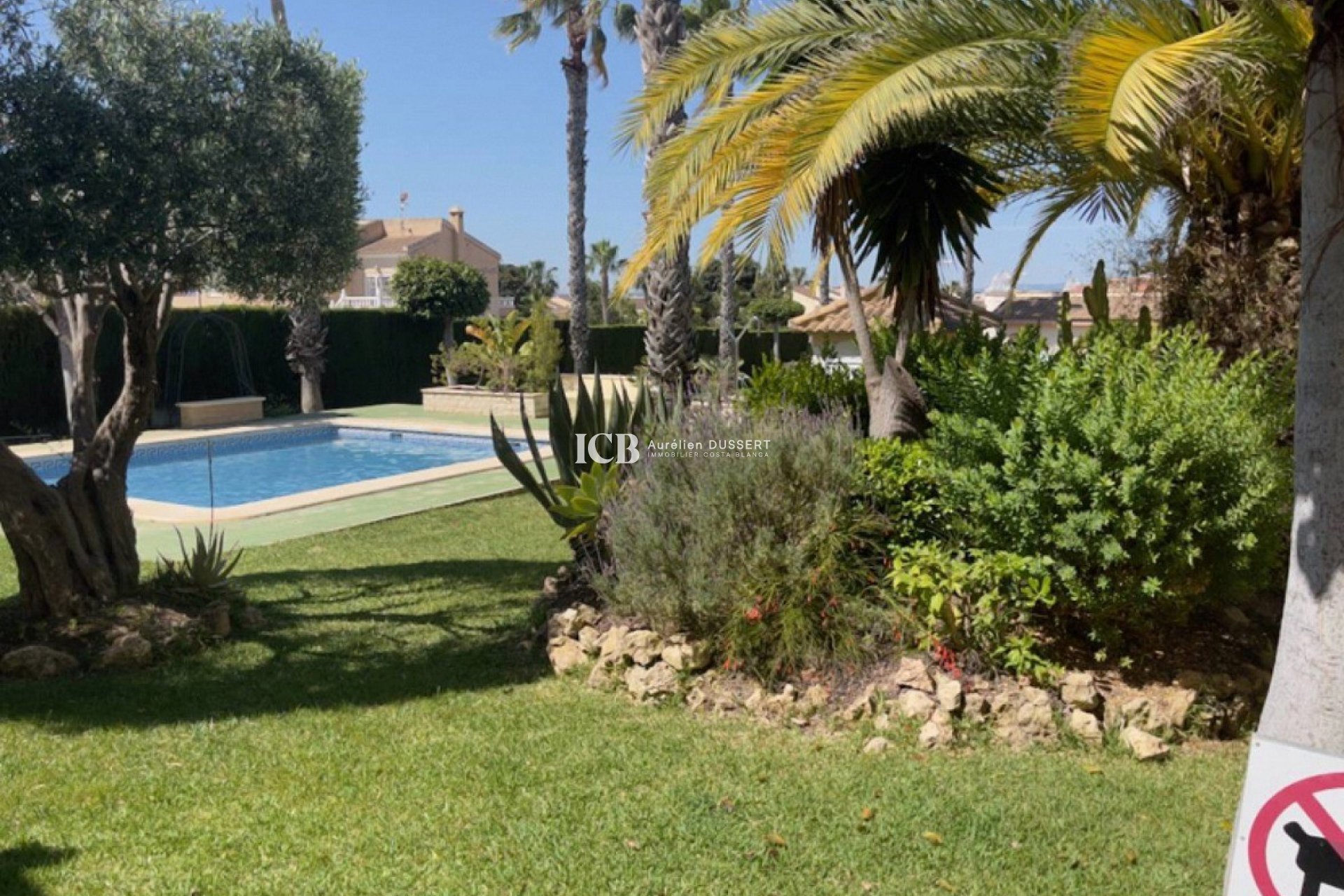 Resale - Townhouse -
Ciudad Quesada - Doña pepa