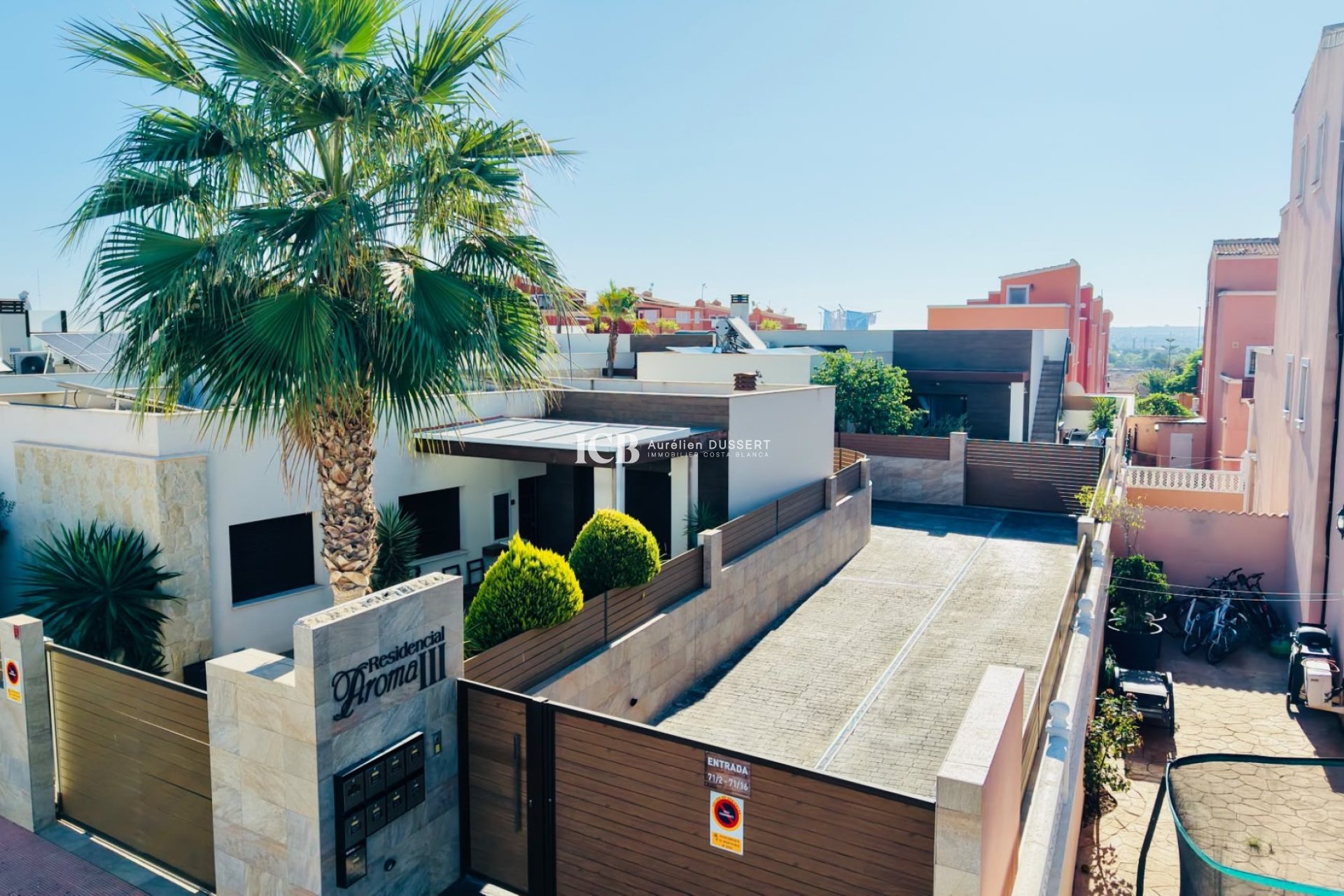 Resale - Townhouse -
Los Montesinos - La Herada