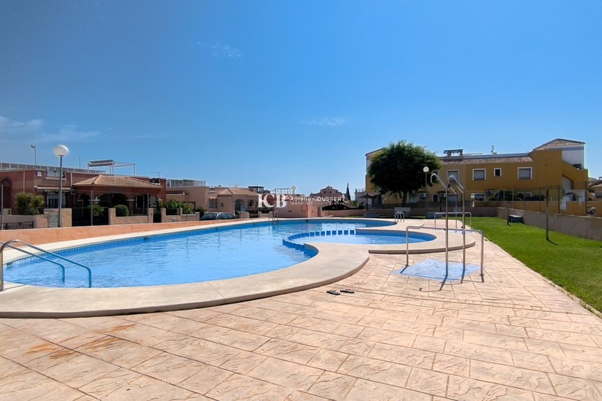 Resale - Townhouse -
Los Montesinos - La Herrada
