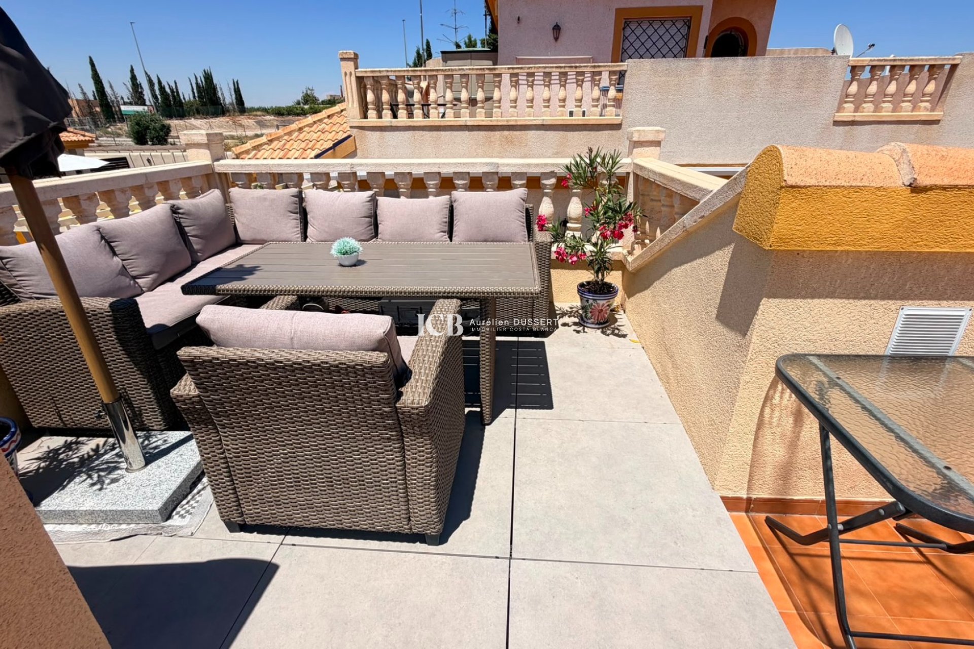 Resale - Townhouse -
Los Montesinos - Urbanizacion montesol