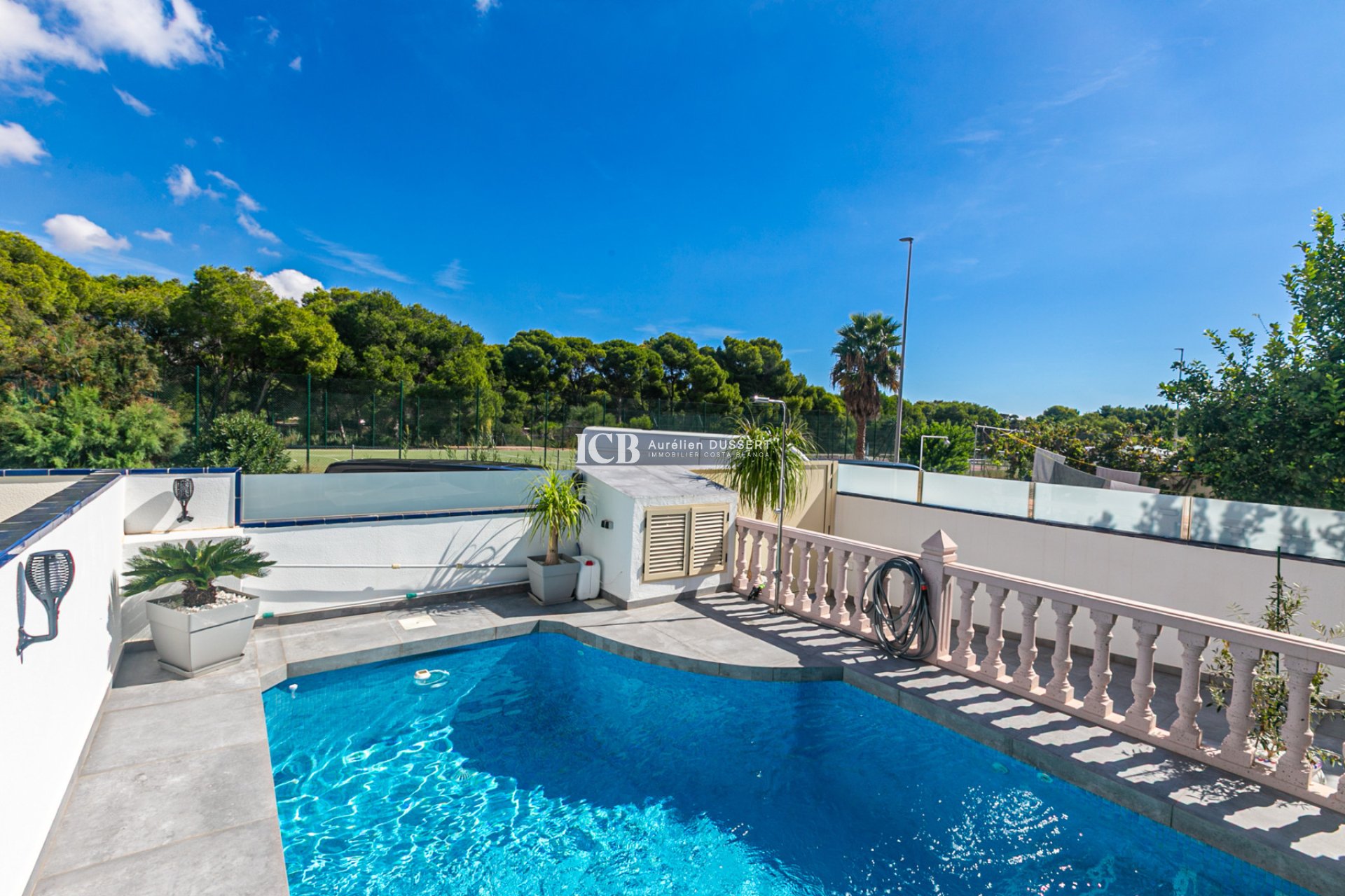 Resale - Townhouse -
Mil Palmeras