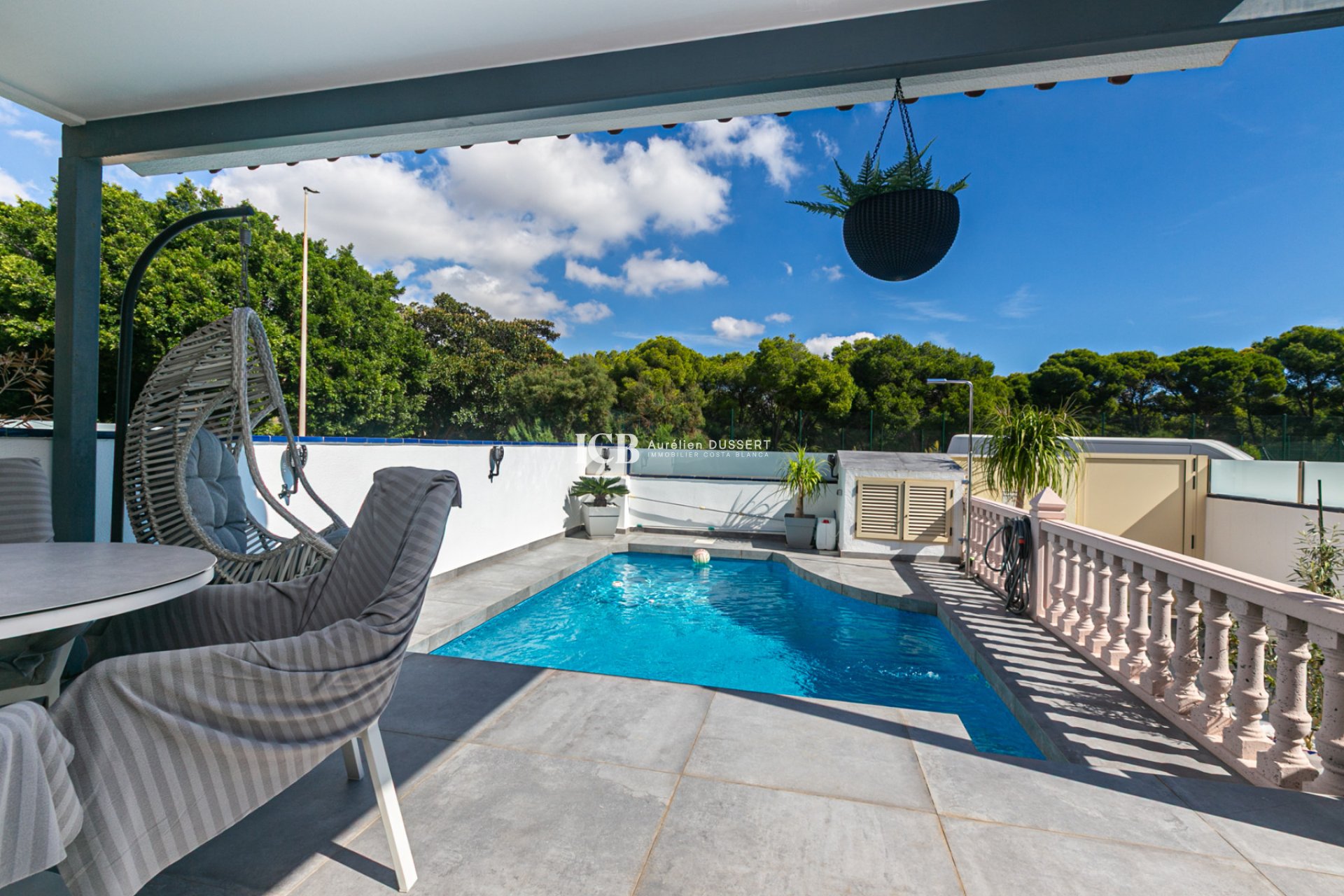 Resale - Townhouse -
Mil Palmeras