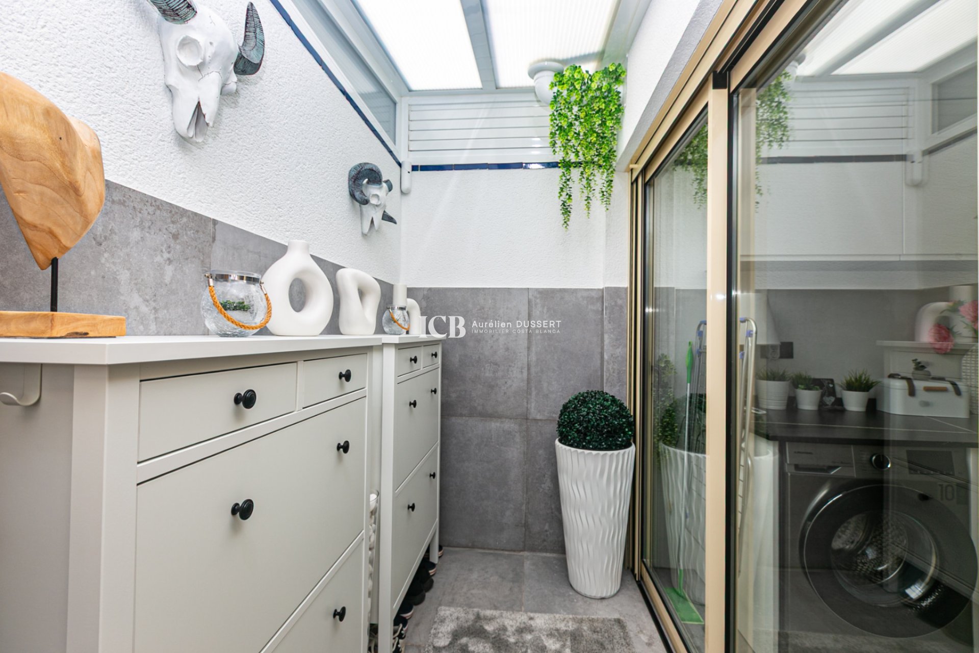 Resale - Townhouse -
Mil Palmeras