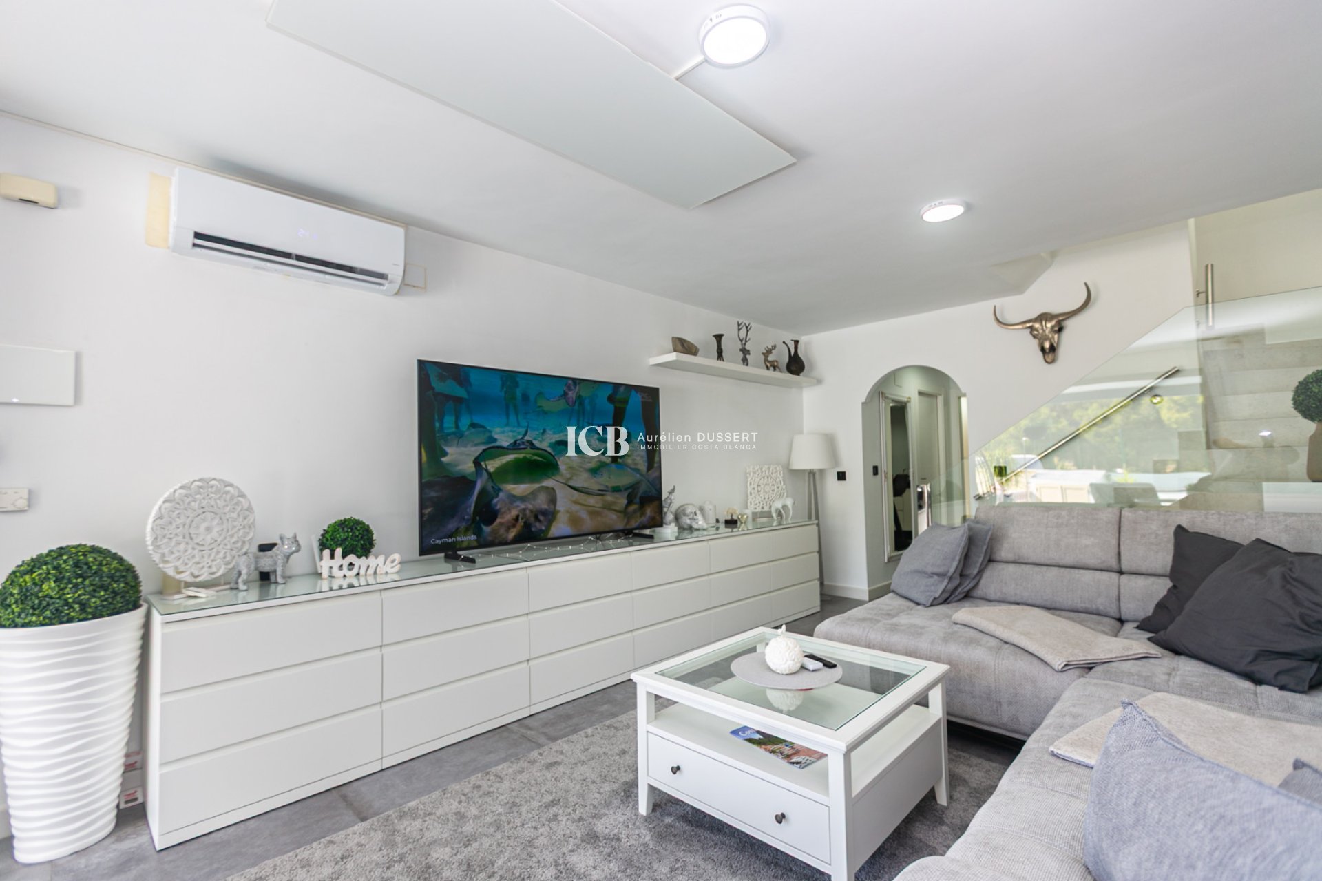 Resale - Townhouse -
Mil Palmeras