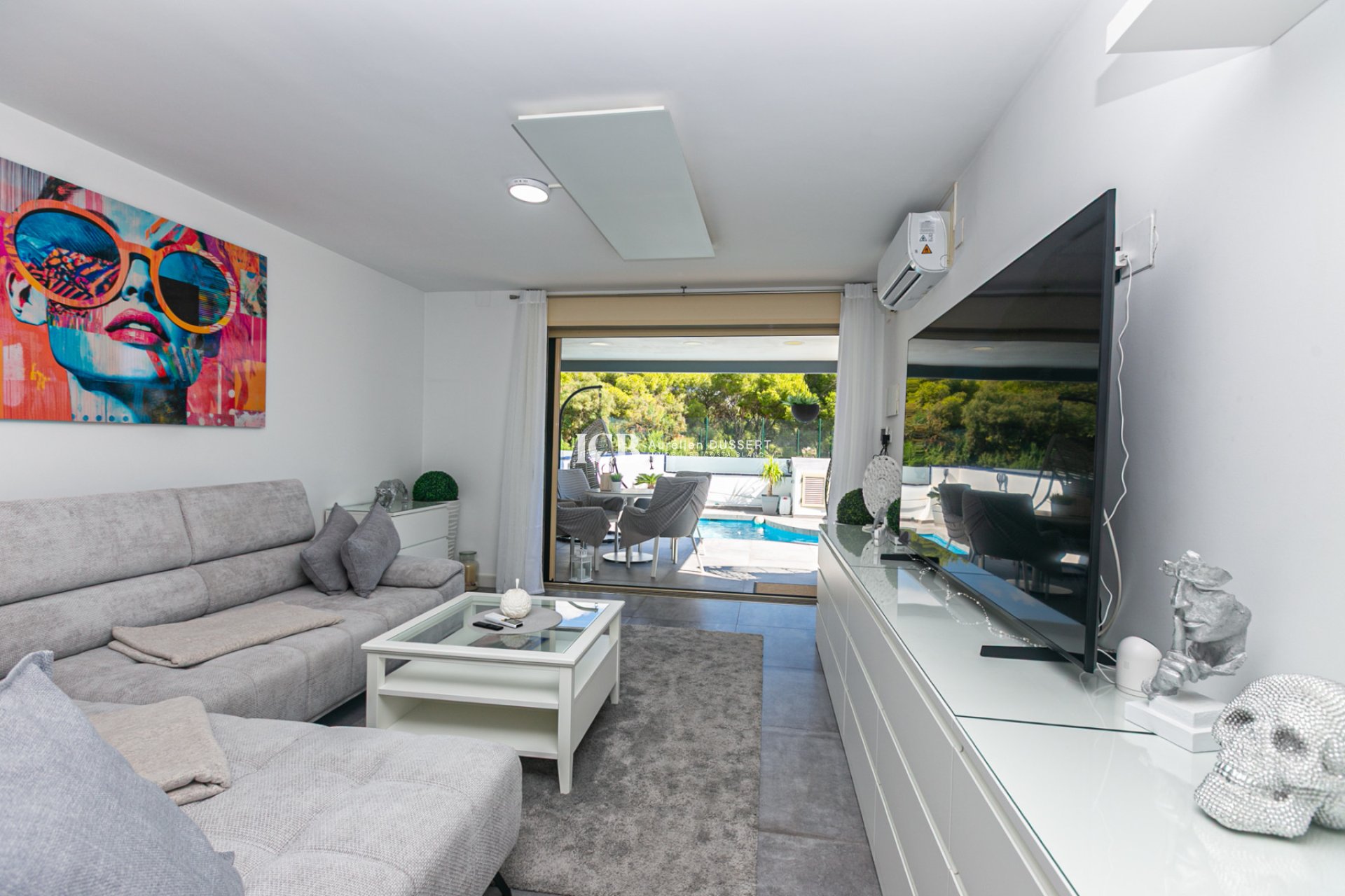 Resale - Townhouse -
Mil Palmeras